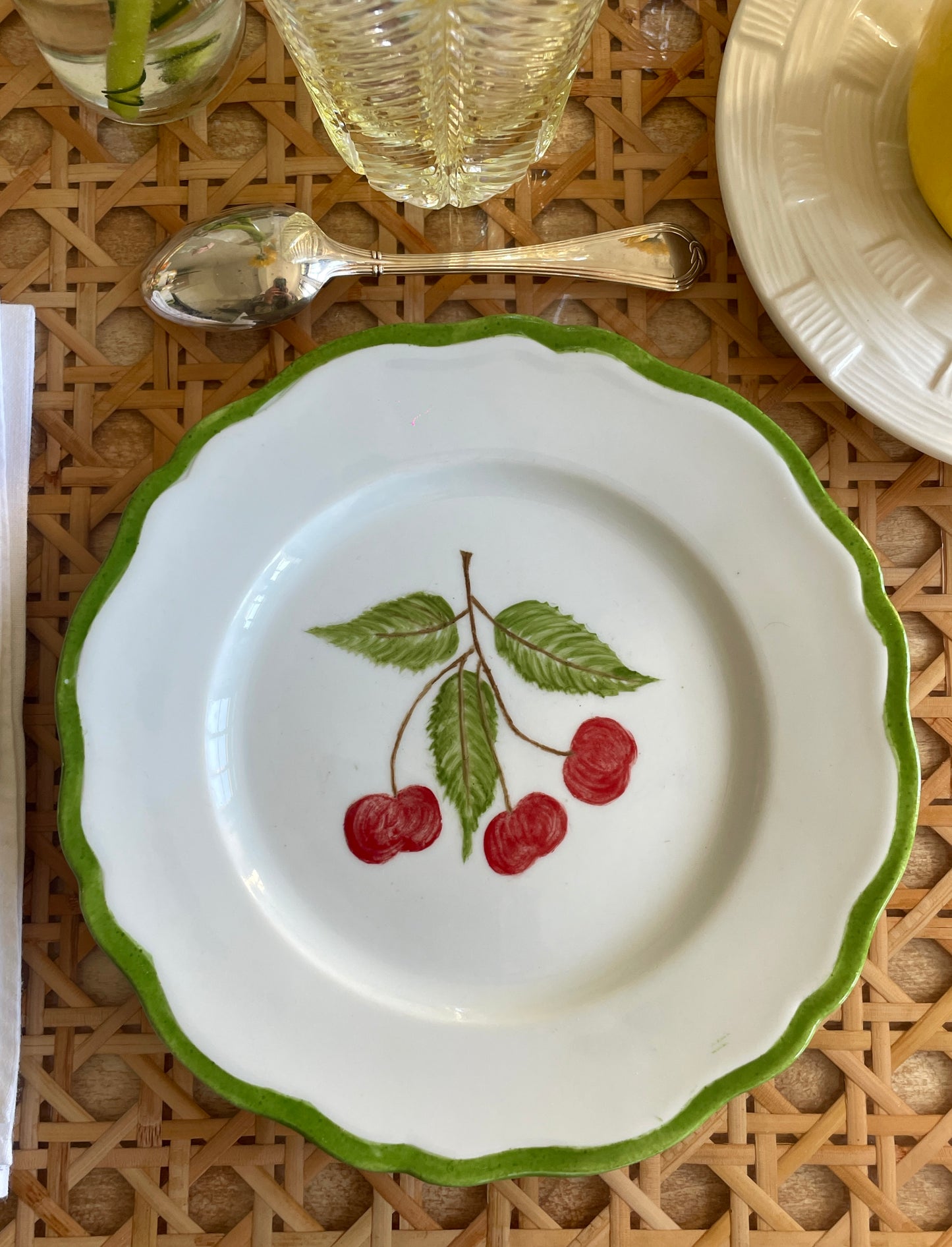 8 assiettes à dessert peintes à la main