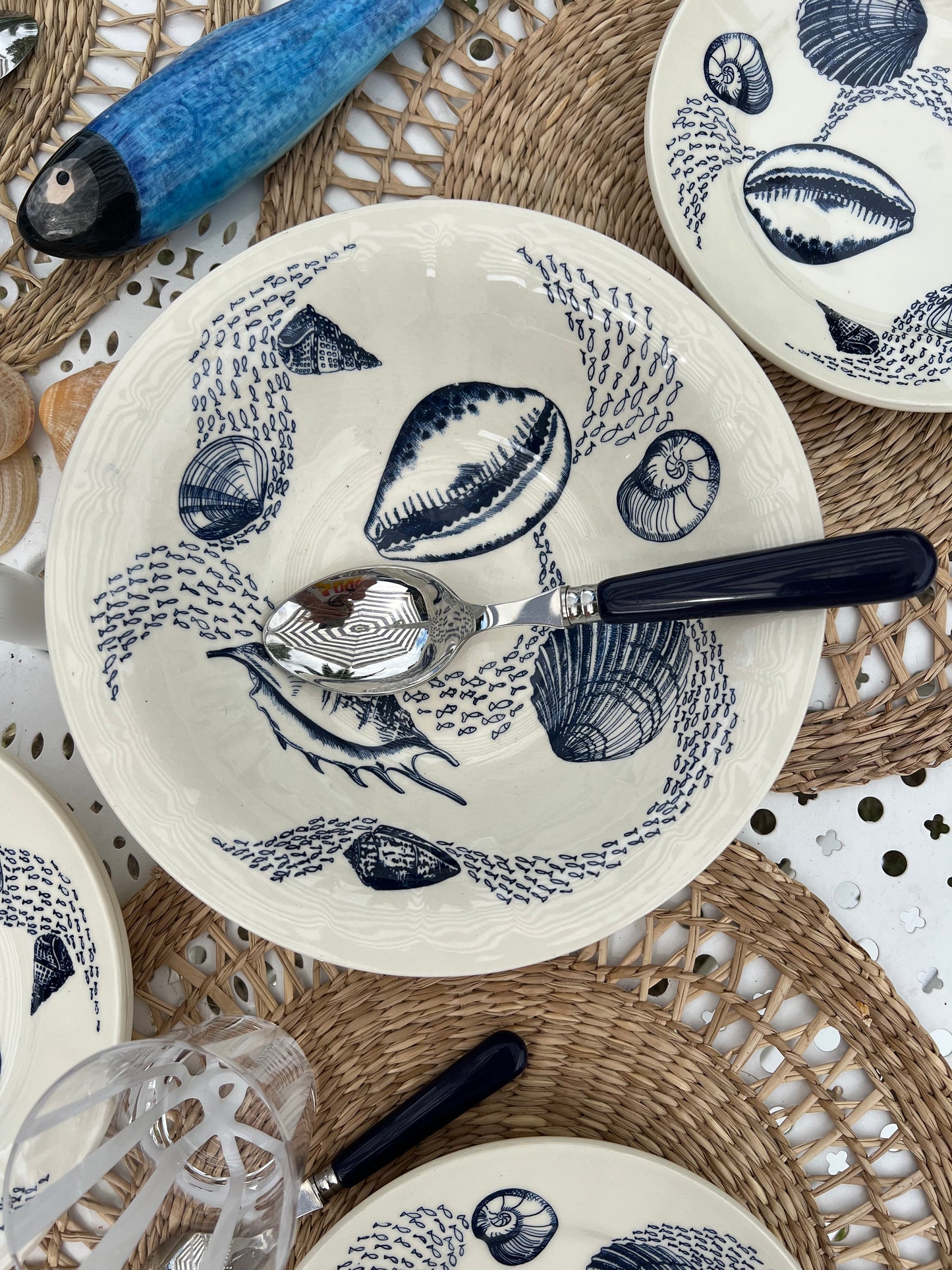 6 assiettes coquillages et un saladier