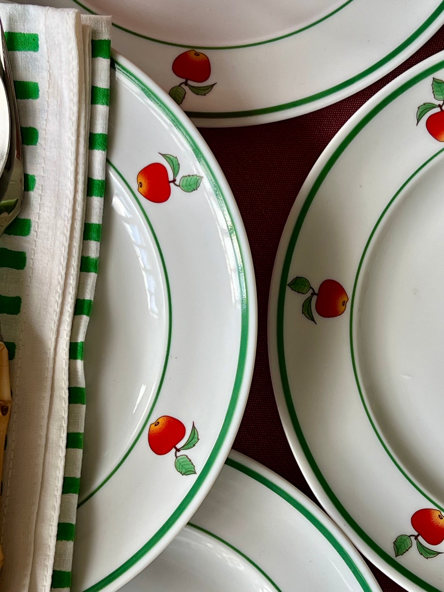 6 assiettes à dessert pommes