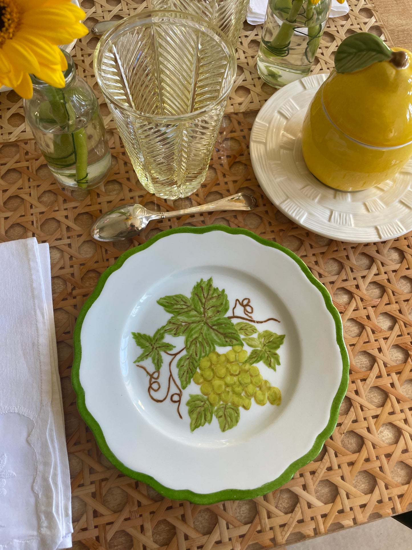 8 assiettes à dessert peintes à la main