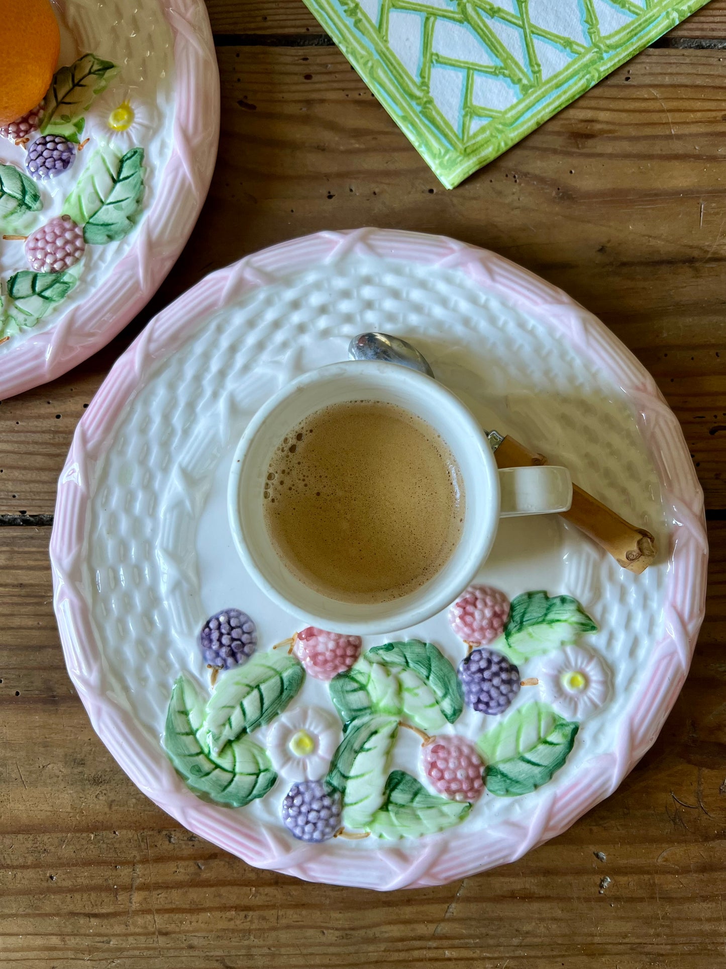 Duo d'assiettes cannage et framboises