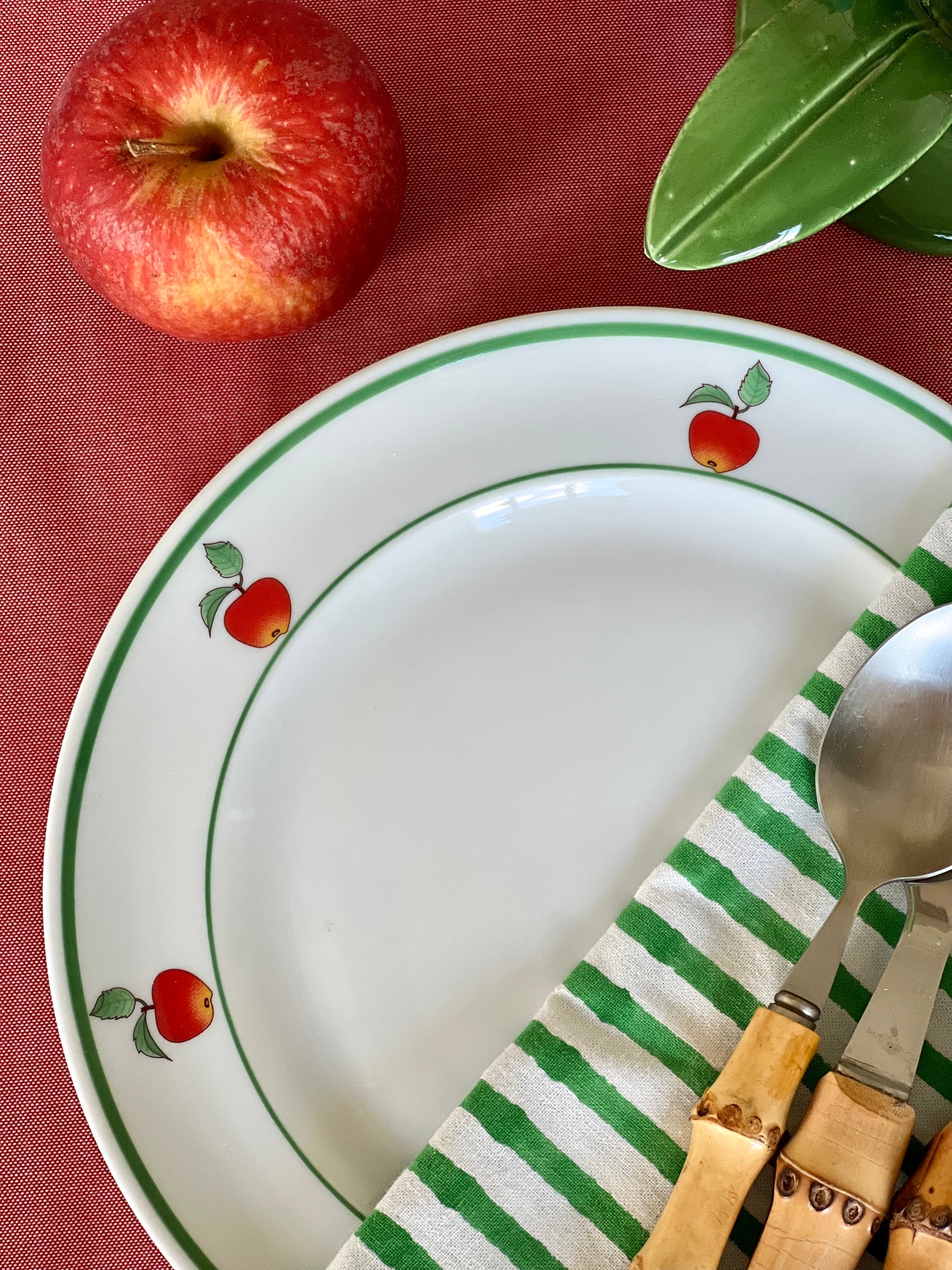 6 assiettes à dessert pommes