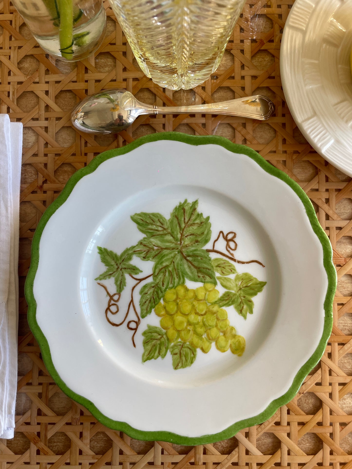 8 assiettes à dessert peintes à la main