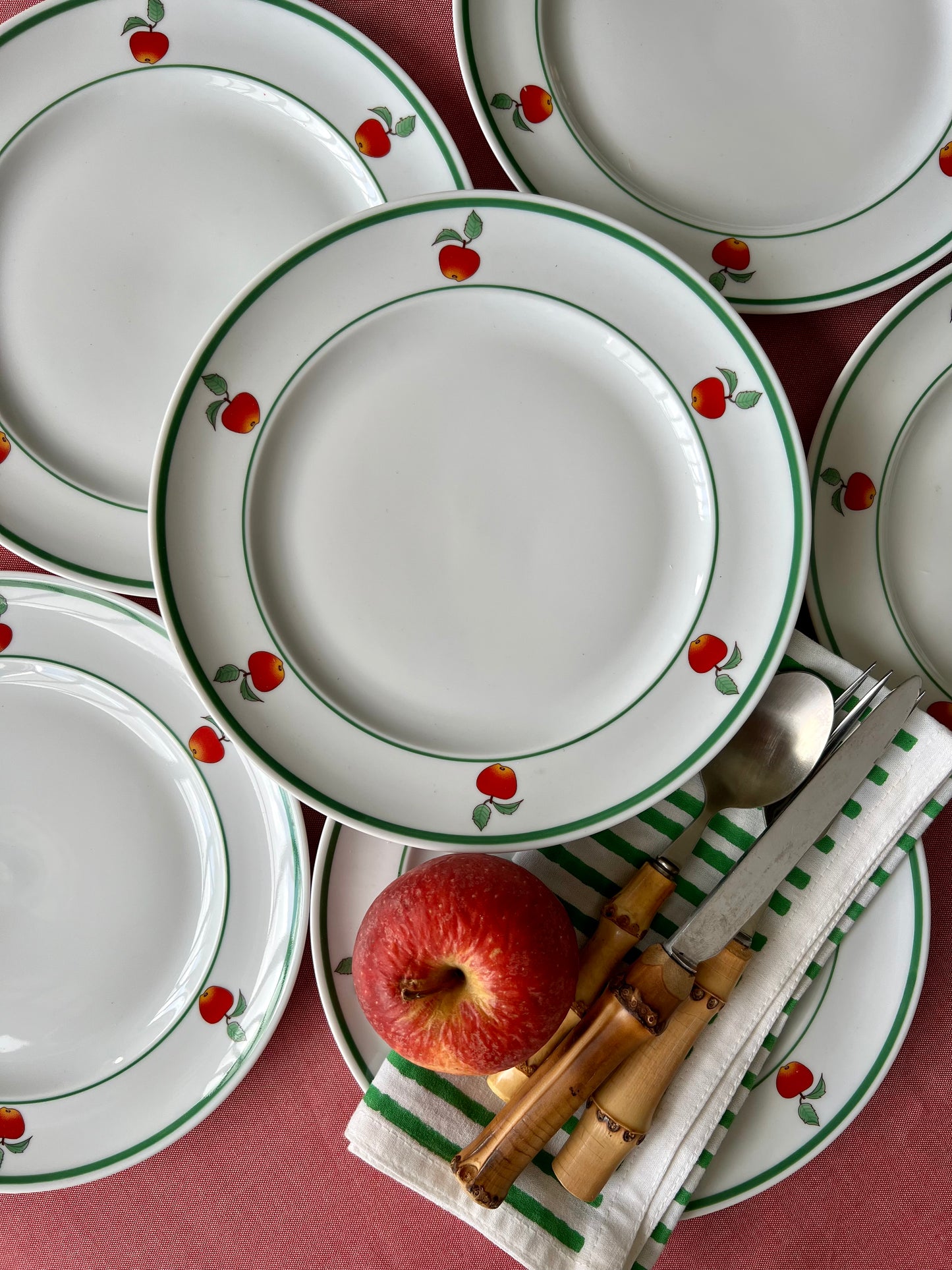 6 assiettes à dessert pommes