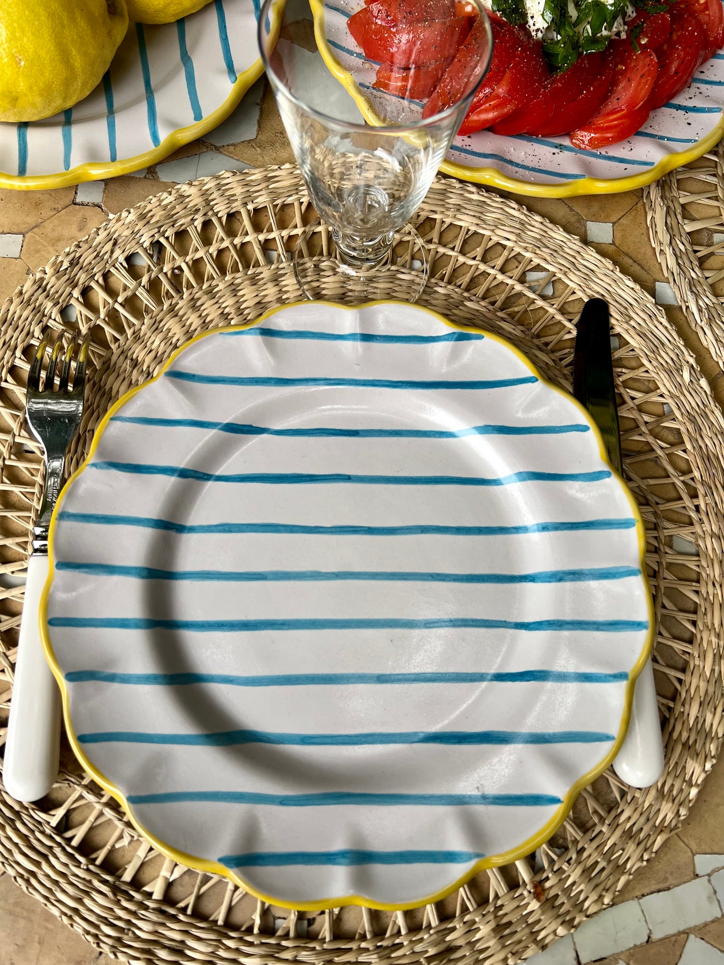 4 assiettes plates rayures bleues