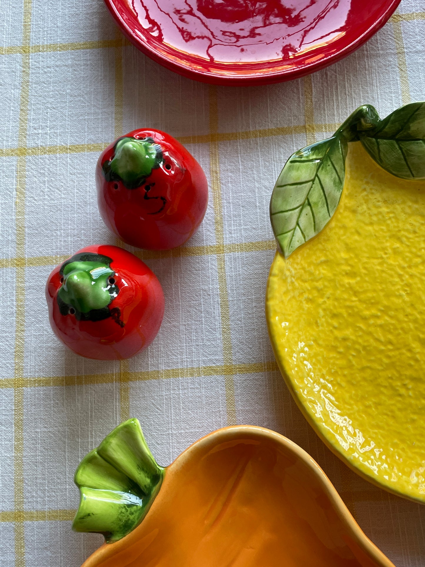 6 assiettes à dessert en forme de fruits et légumes