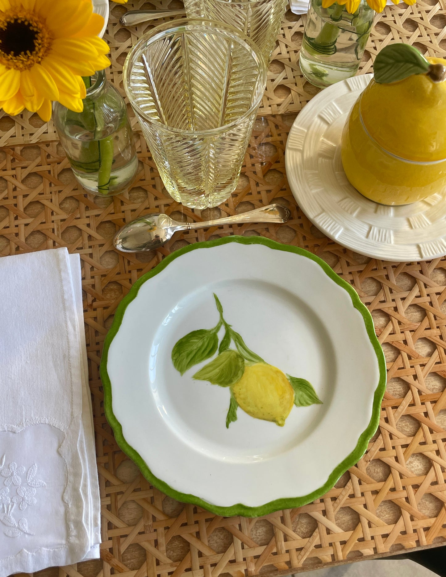 8 assiettes à dessert peintes à la main
