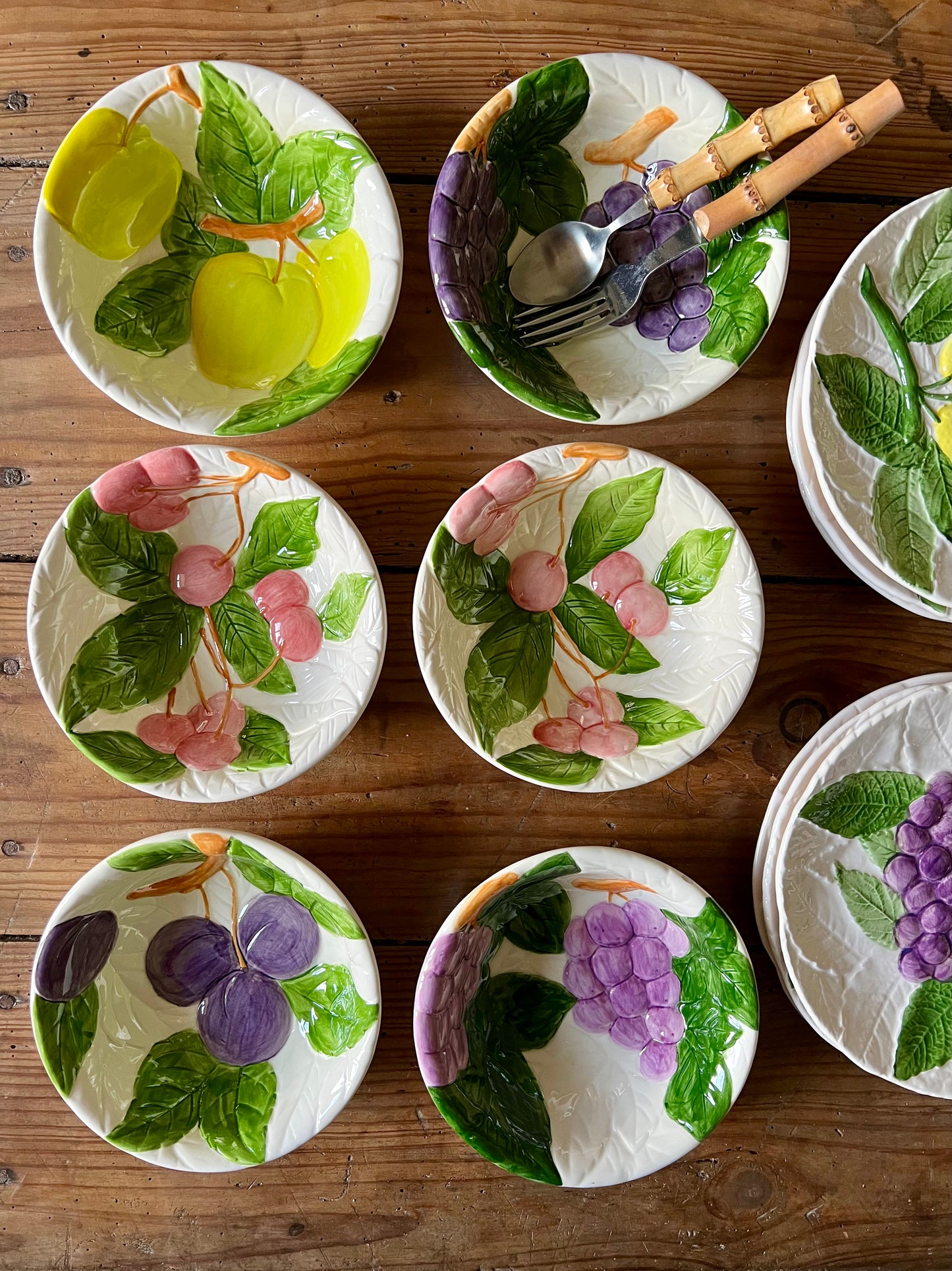 6 assiettes à dessert fruits et 6 coupelles