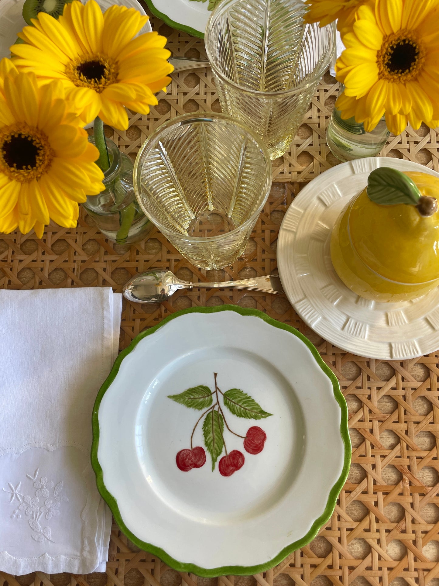 8 assiettes à dessert peintes à la main