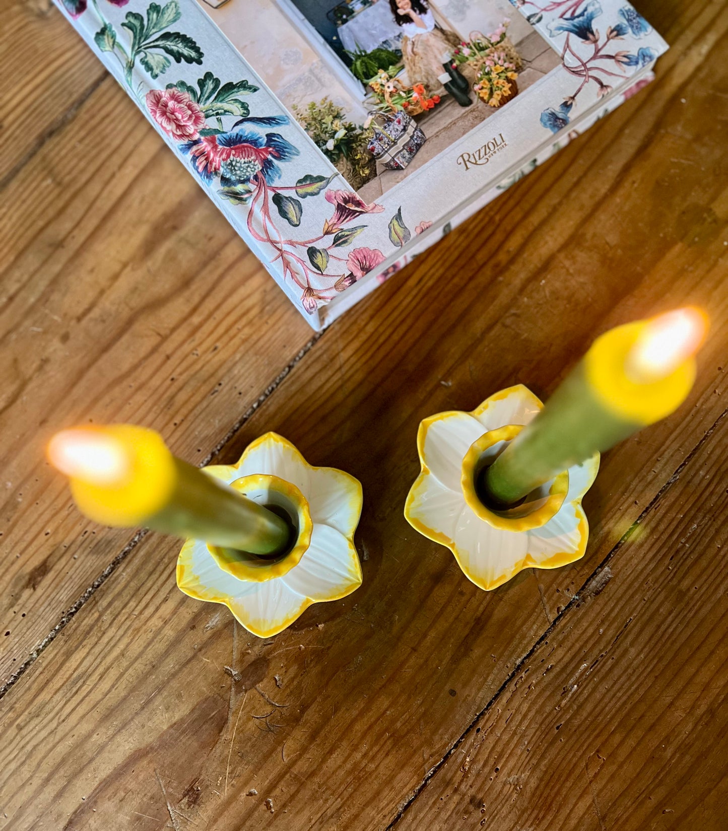 2 bougeoirs fleurs jaune