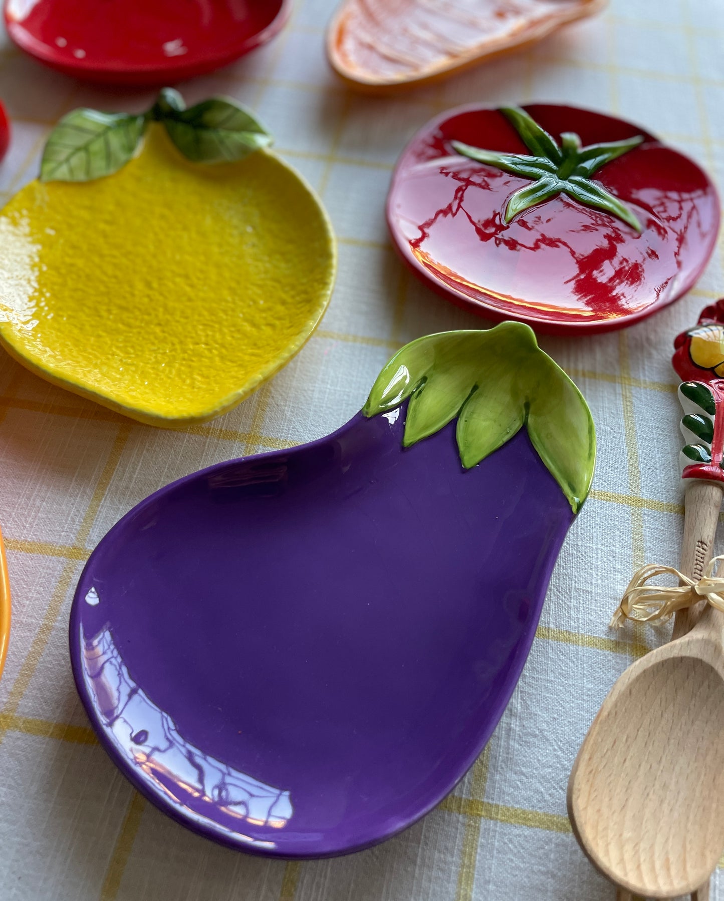 6 assiettes à dessert en forme de fruits et légumes