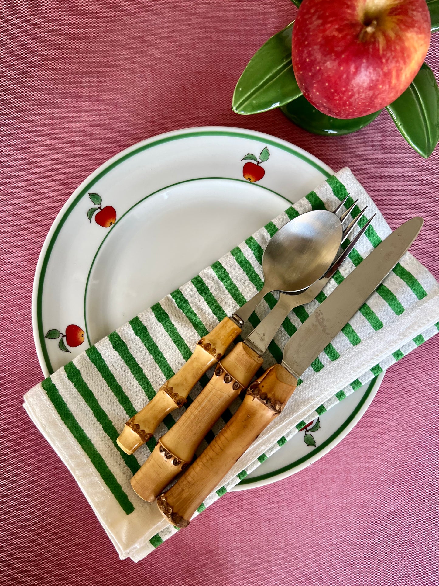6 assiettes à dessert pommes