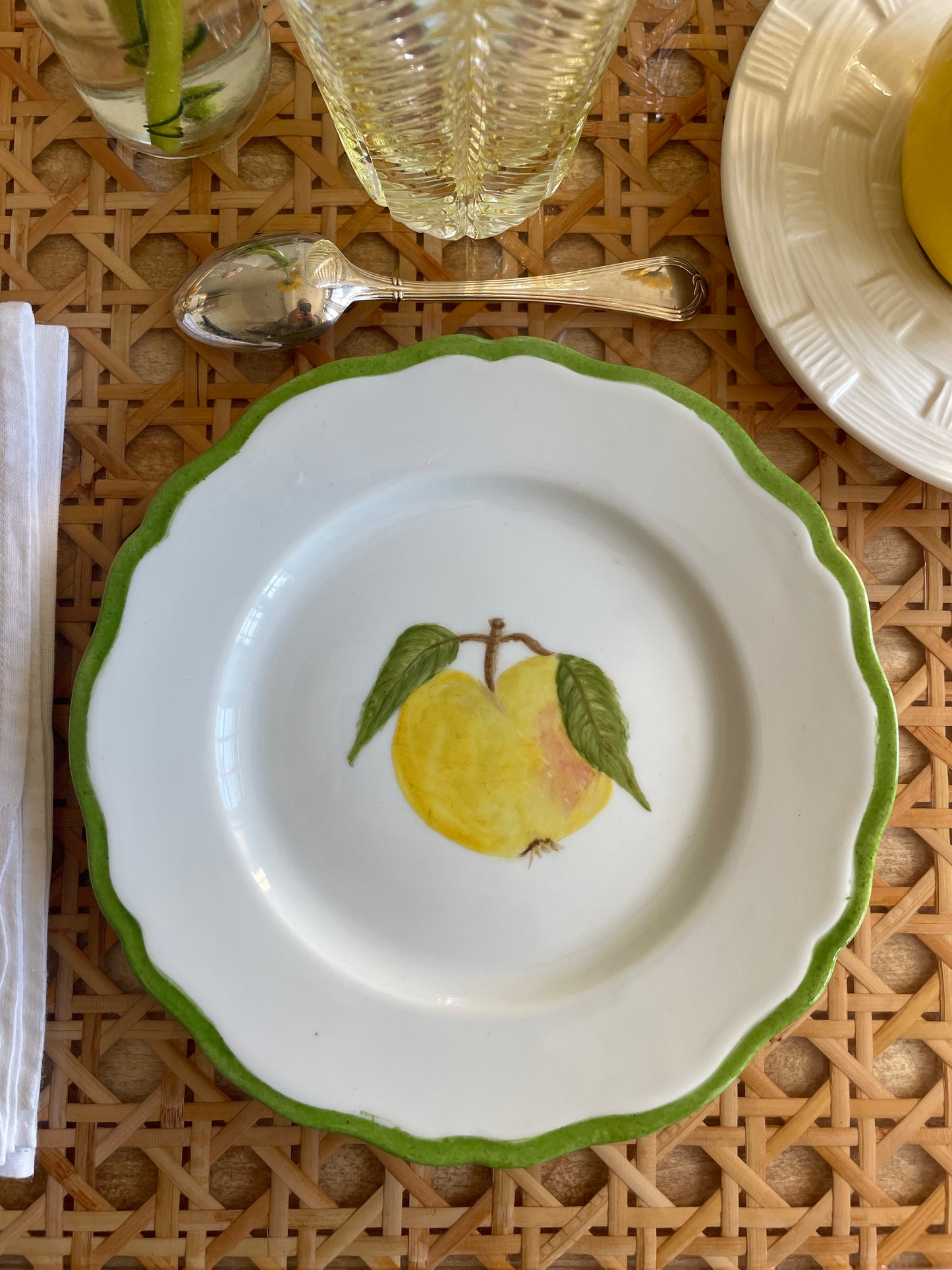 8 assiettes à dessert peintes à la main