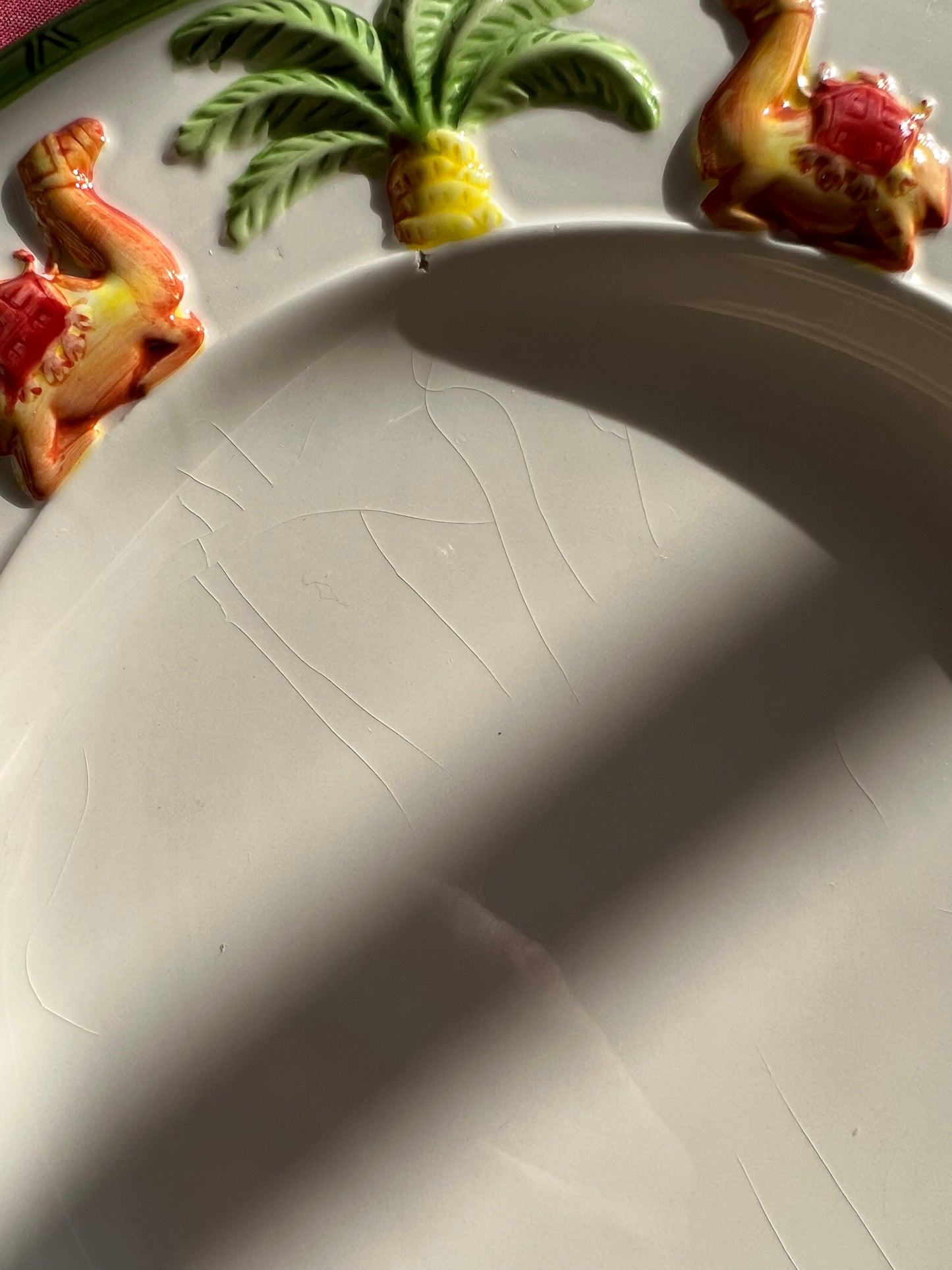 6 assiettes plates décor palmiers et dromadaires
