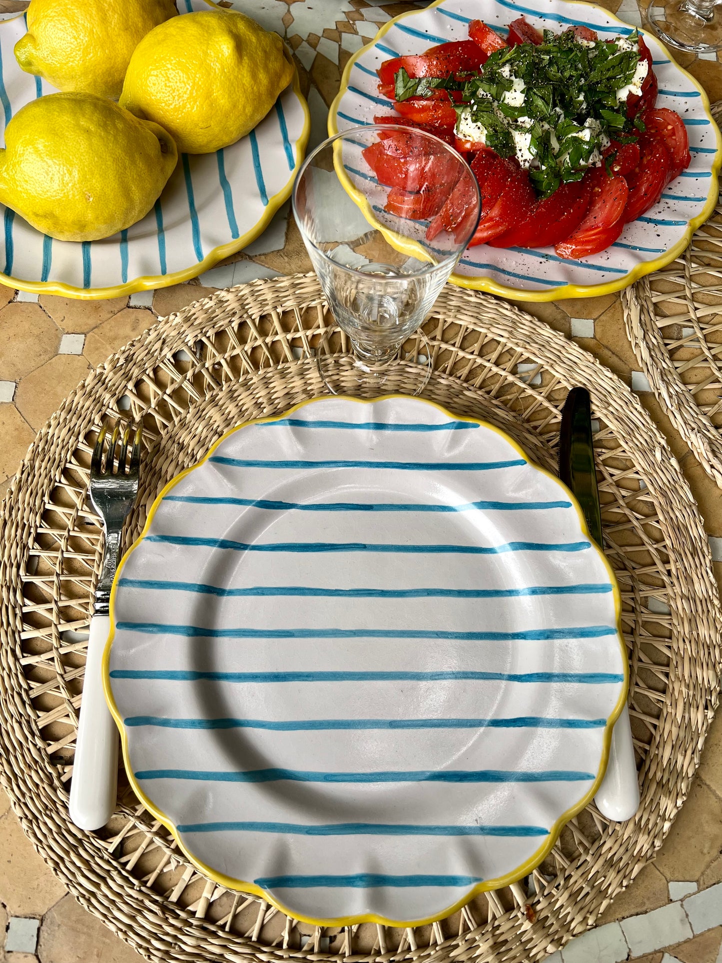 4 assiettes plates rayures bleues