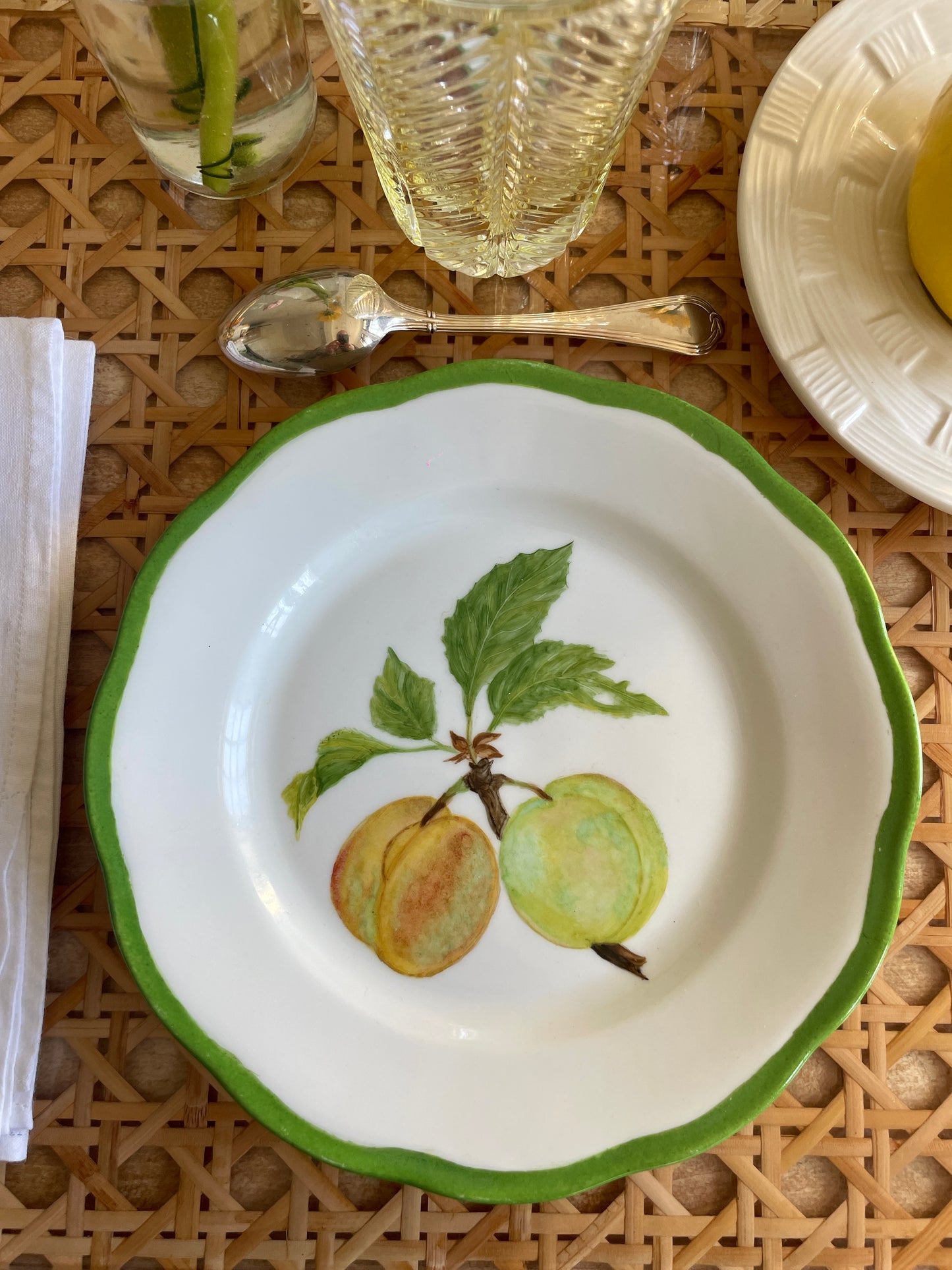 8 assiettes à dessert peintes à la main