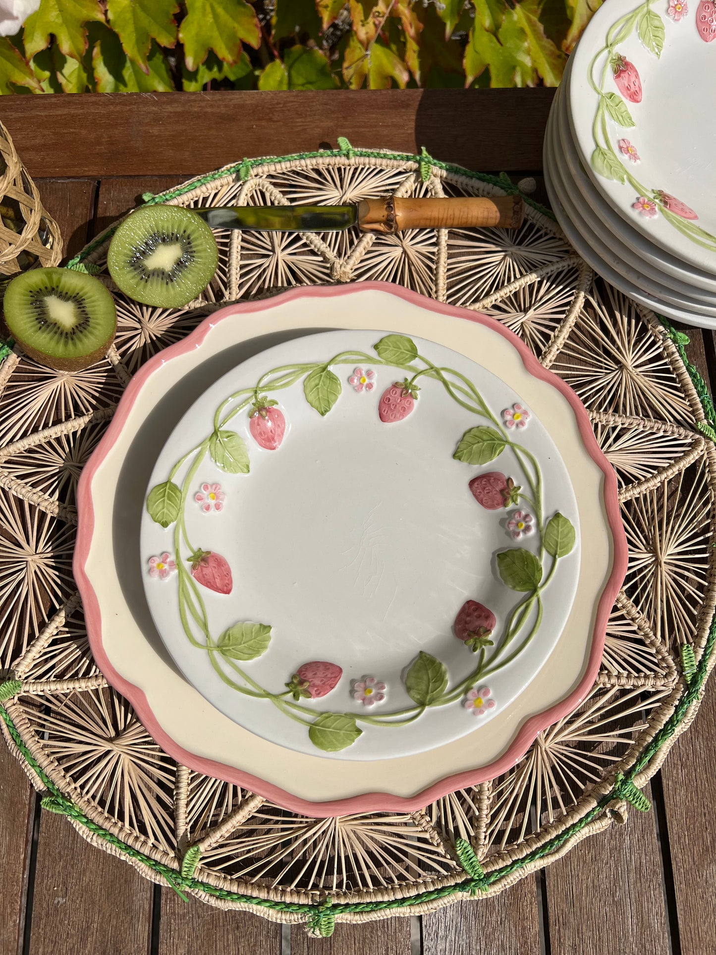 6 assiettes à dessert fraises