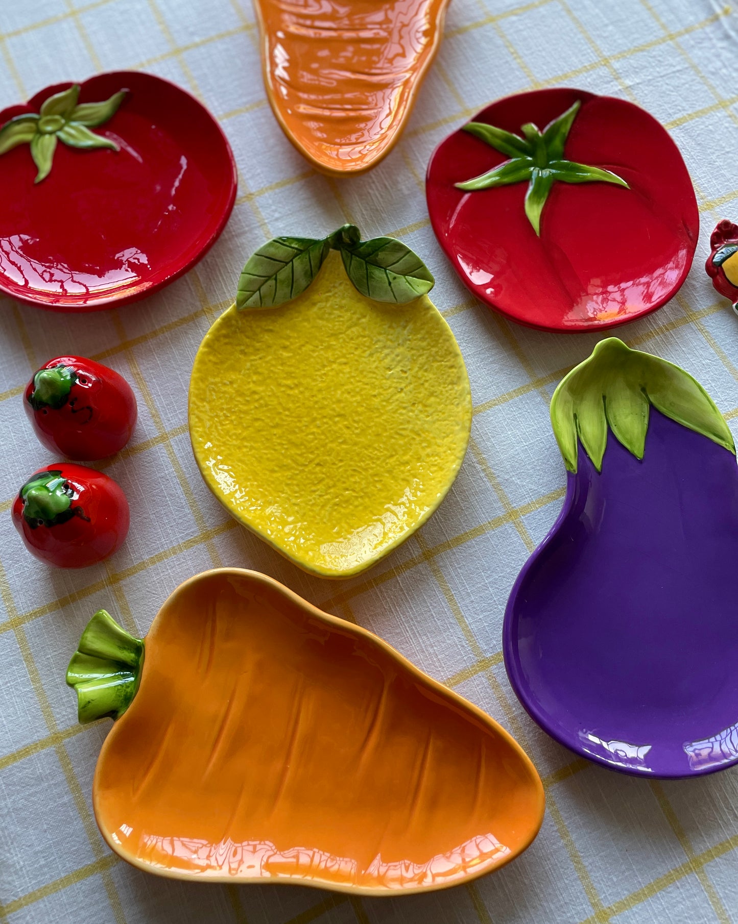 6 assiettes à dessert en forme de fruits et légumes