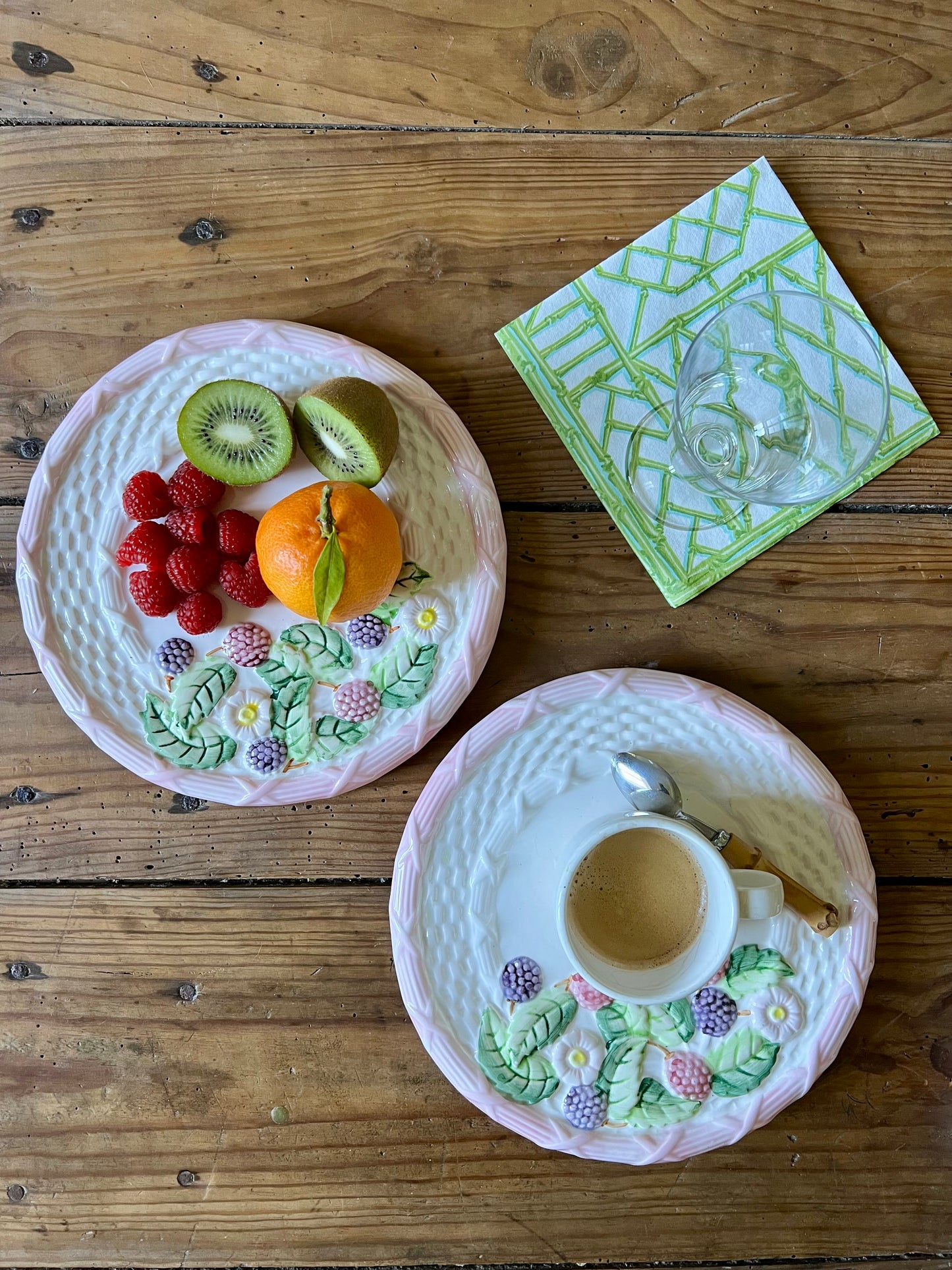 Duo d'assiettes cannage et framboises