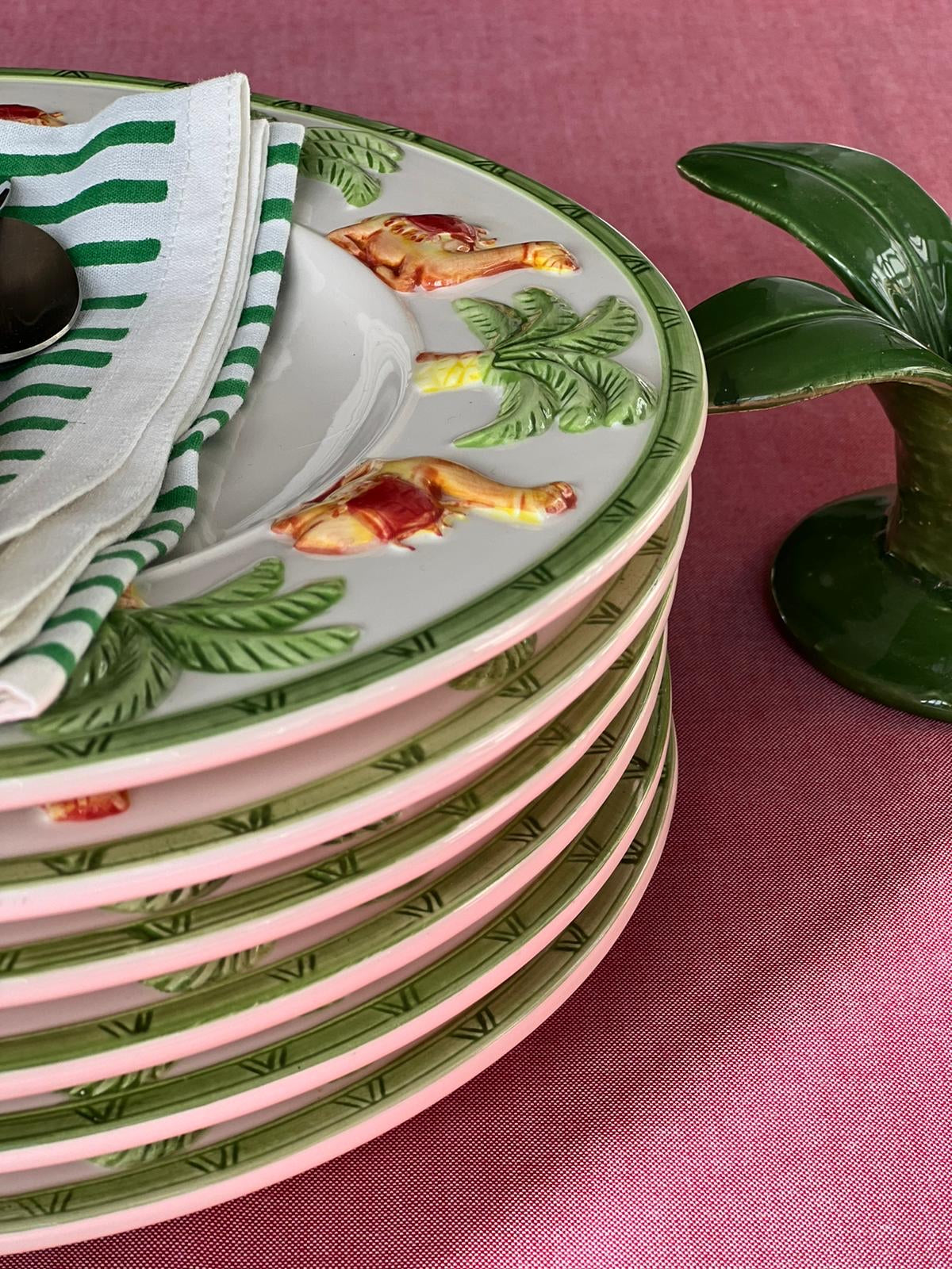 6 assiettes plates décor palmiers et dromadaires