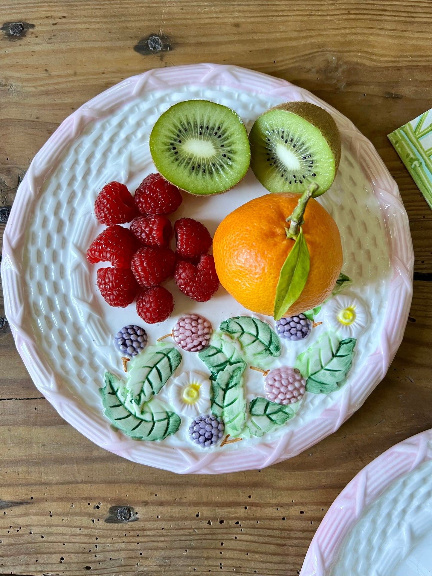 Duo d'assiettes cannage et framboises