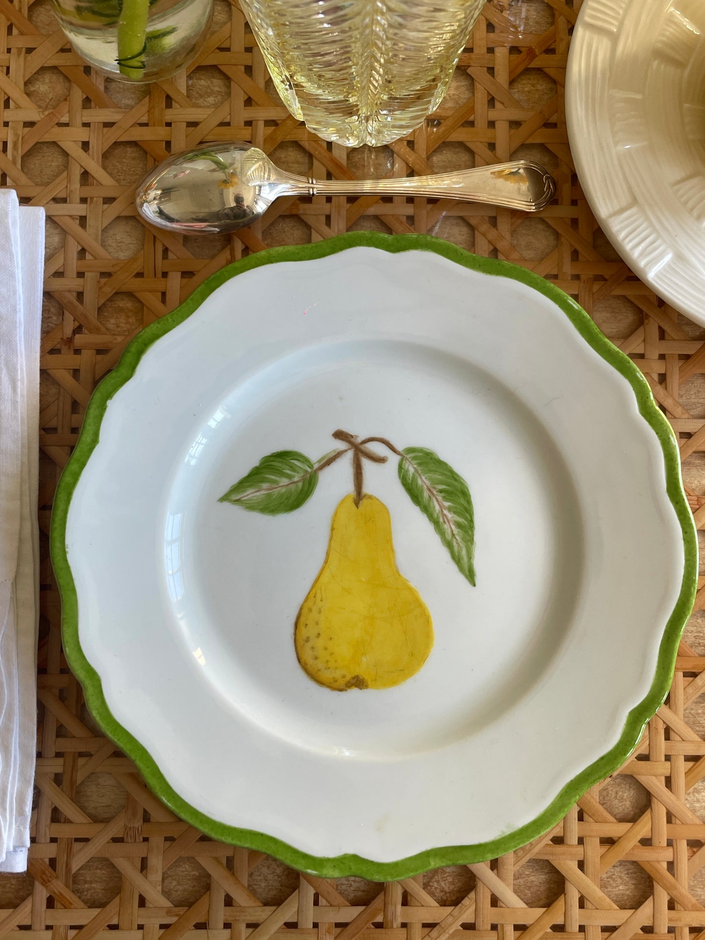 8 assiettes à dessert peintes à la main
