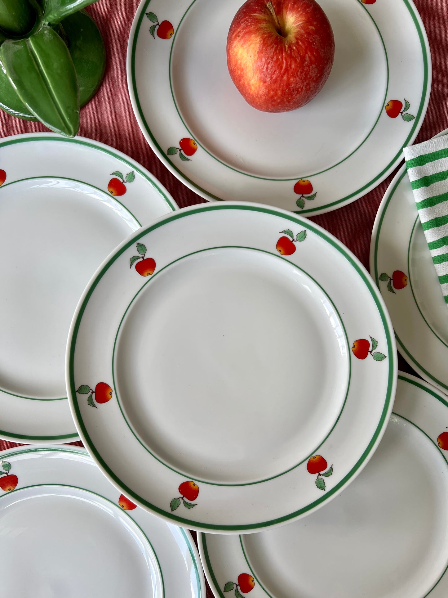 6 assiettes à dessert pommes