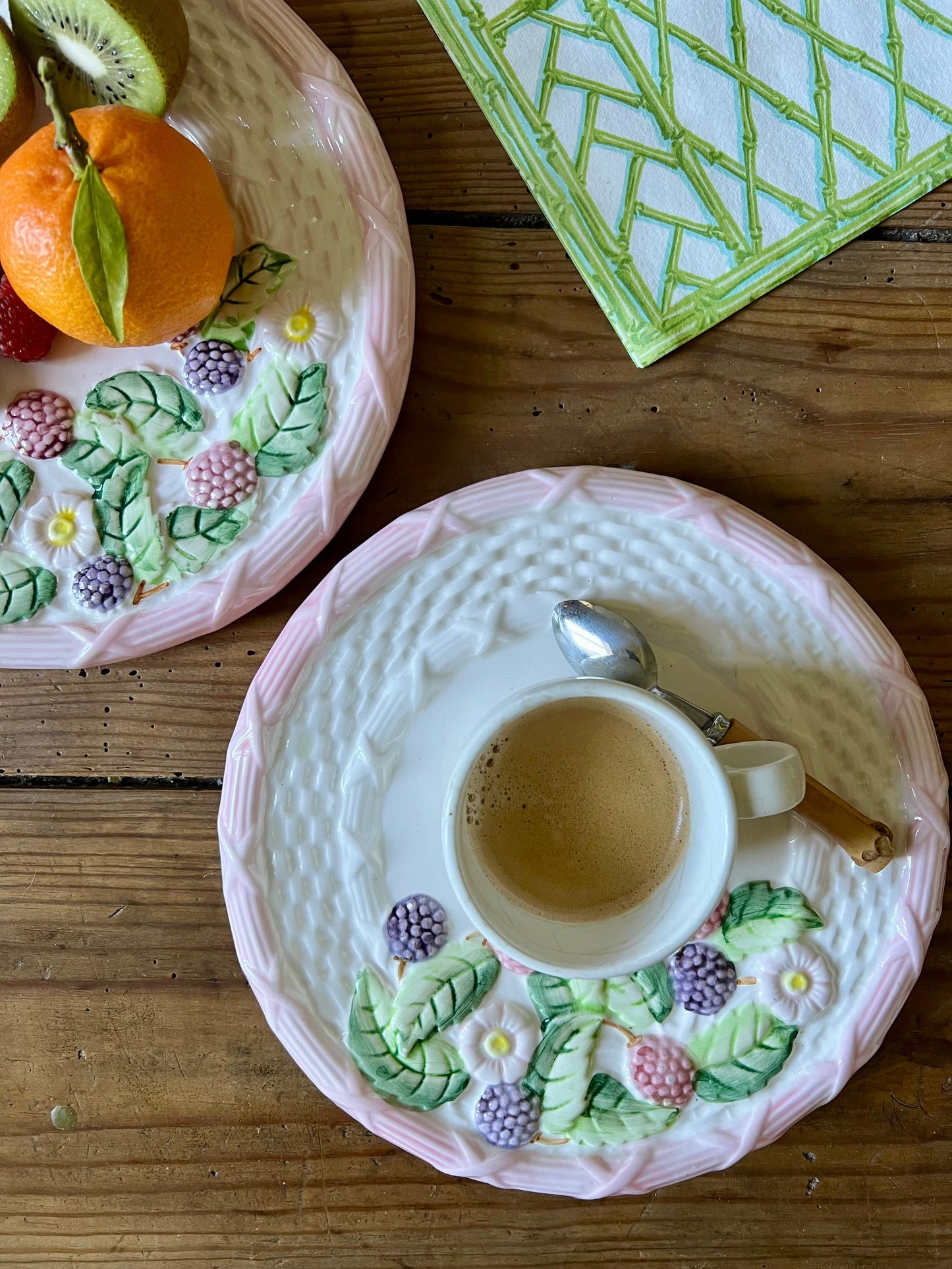 Duo d'assiettes cannage et framboises
