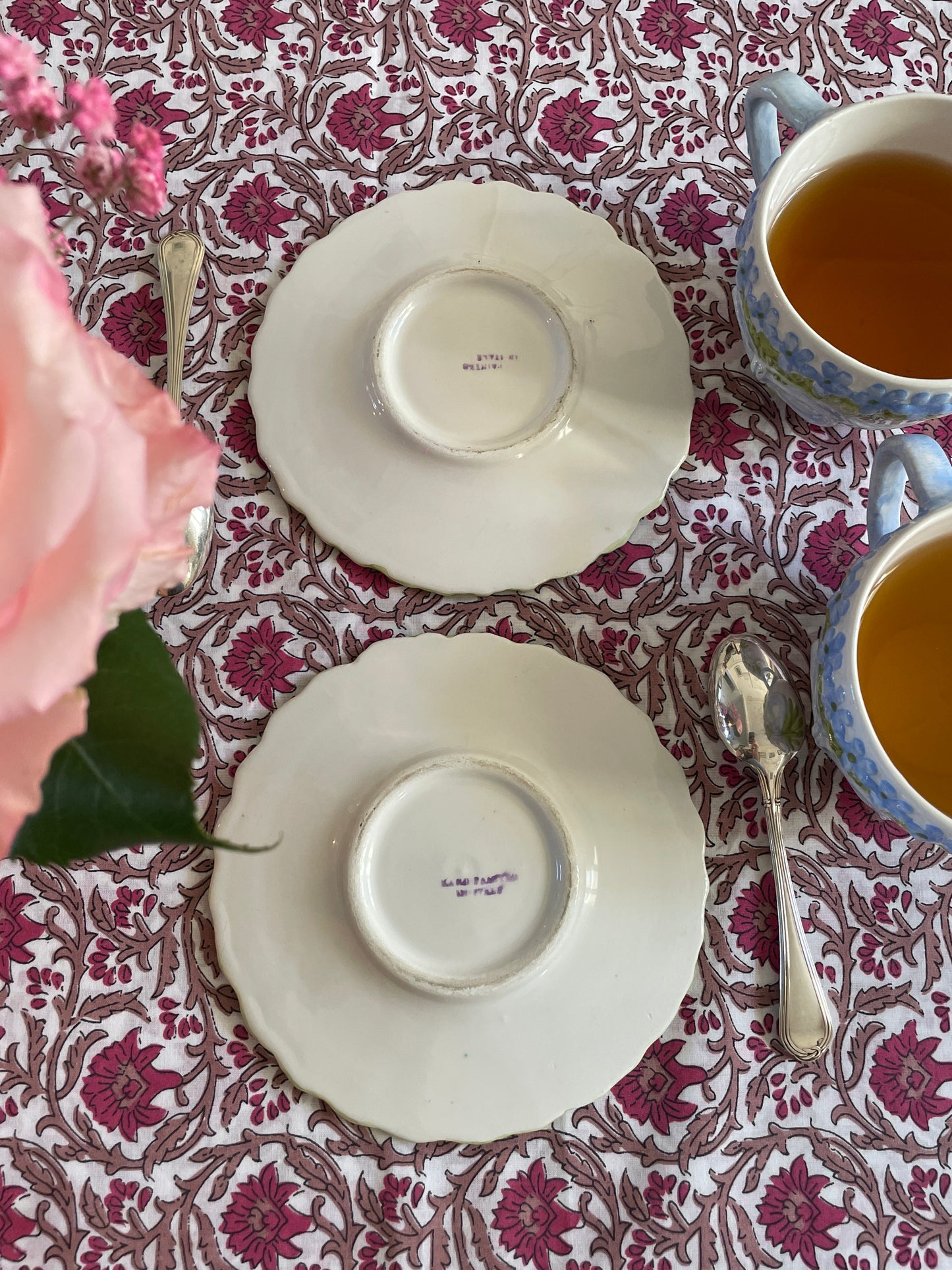 Ensemble de 2 grandes tasses/sous tasses noeuds