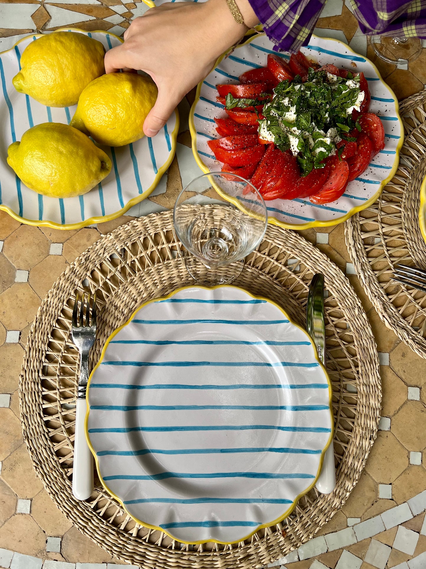 4 assiettes plates rayures bleues
