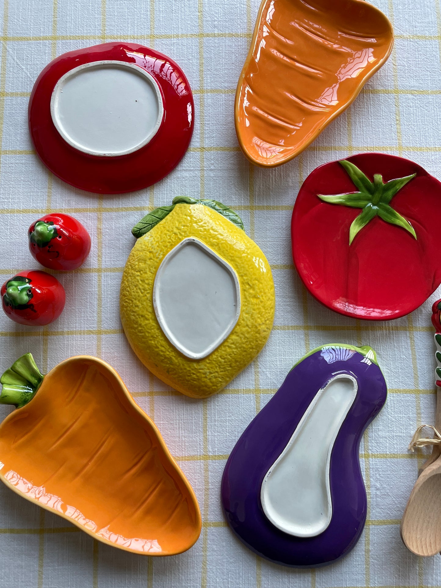 6 assiettes à dessert en forme de fruits et légumes
