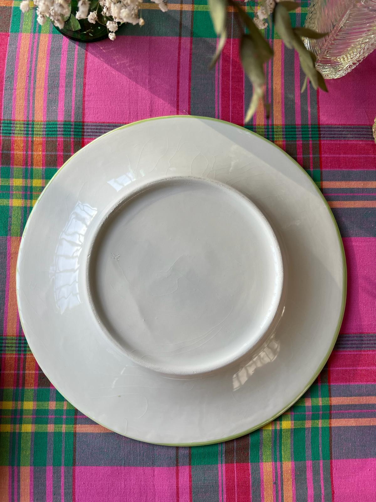 Ensemble de 8 assiettes à dessert et un grand plat cannage et fraises