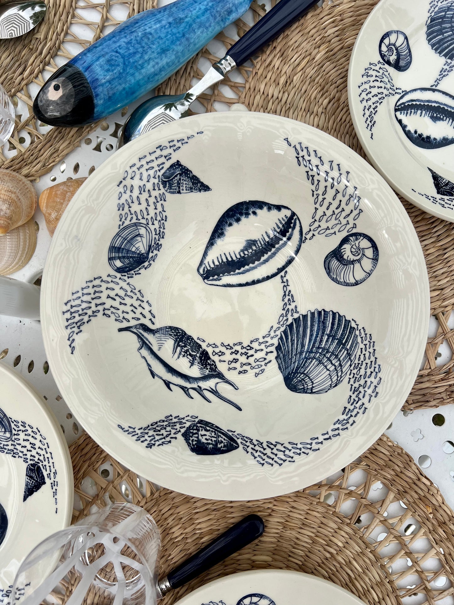 6 assiettes coquillages et un saladier