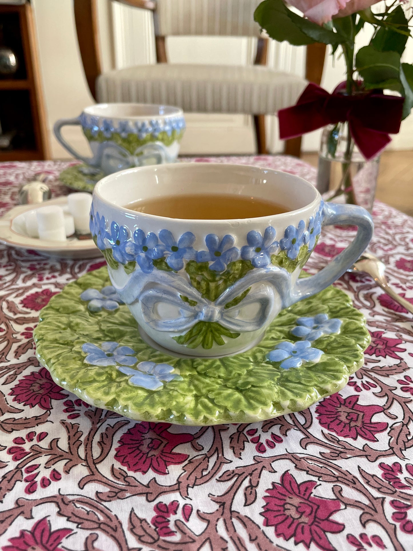 Ensemble de 2 grandes tasses/sous tasses noeuds