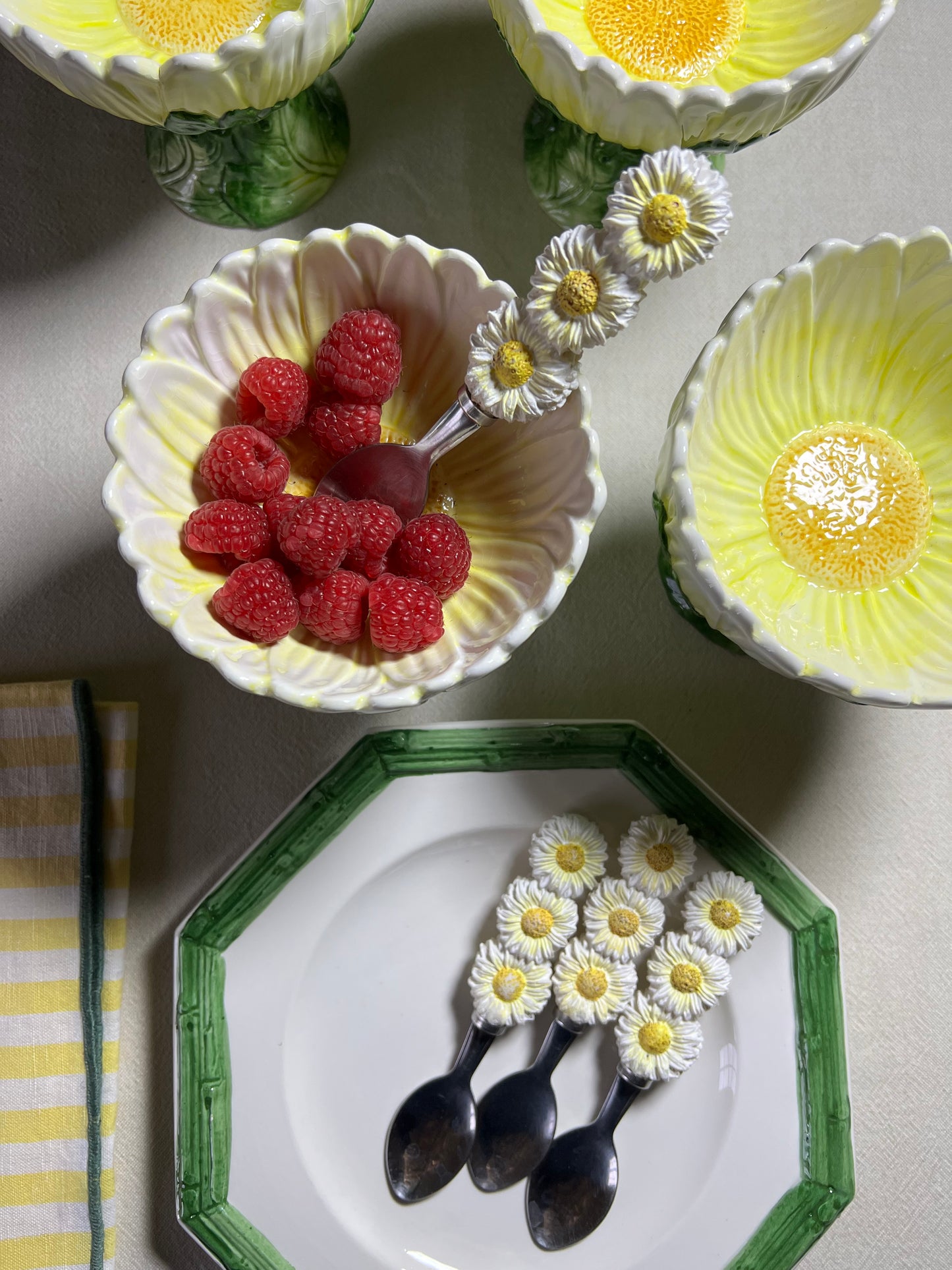 4 coupelles marguerite et cuillères