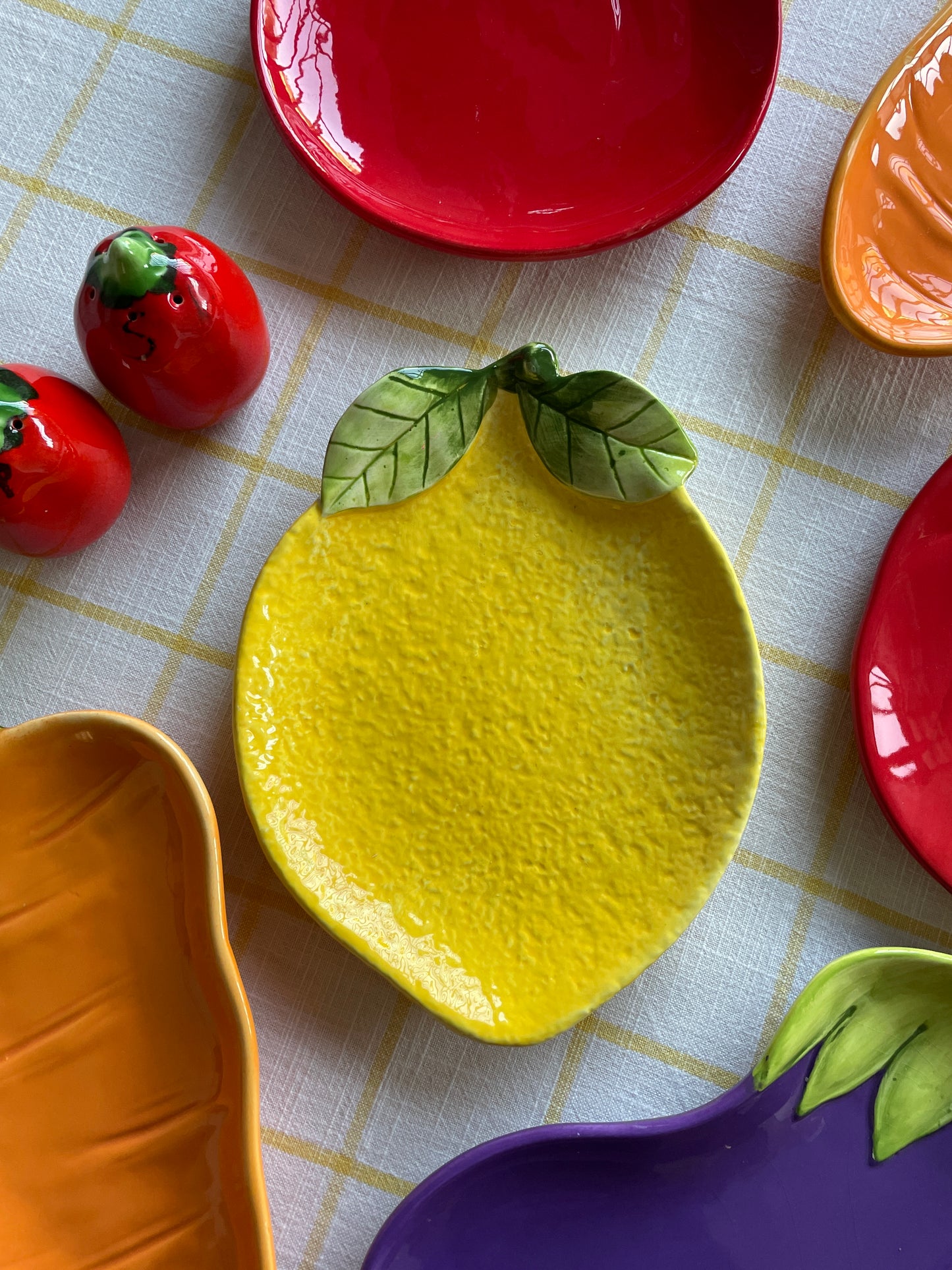 6 assiettes à dessert en forme de fruits et légumes