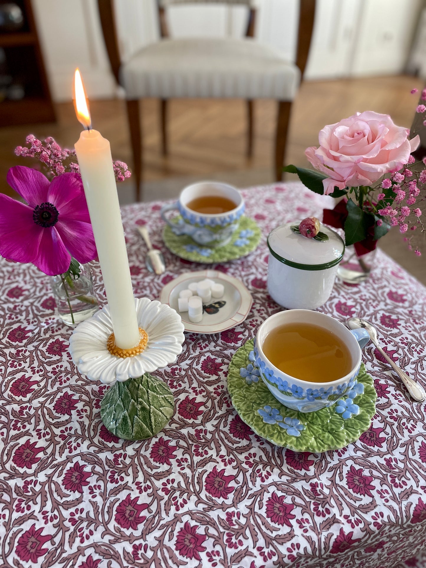 Ensemble de 2 grandes tasses/sous tasses noeuds