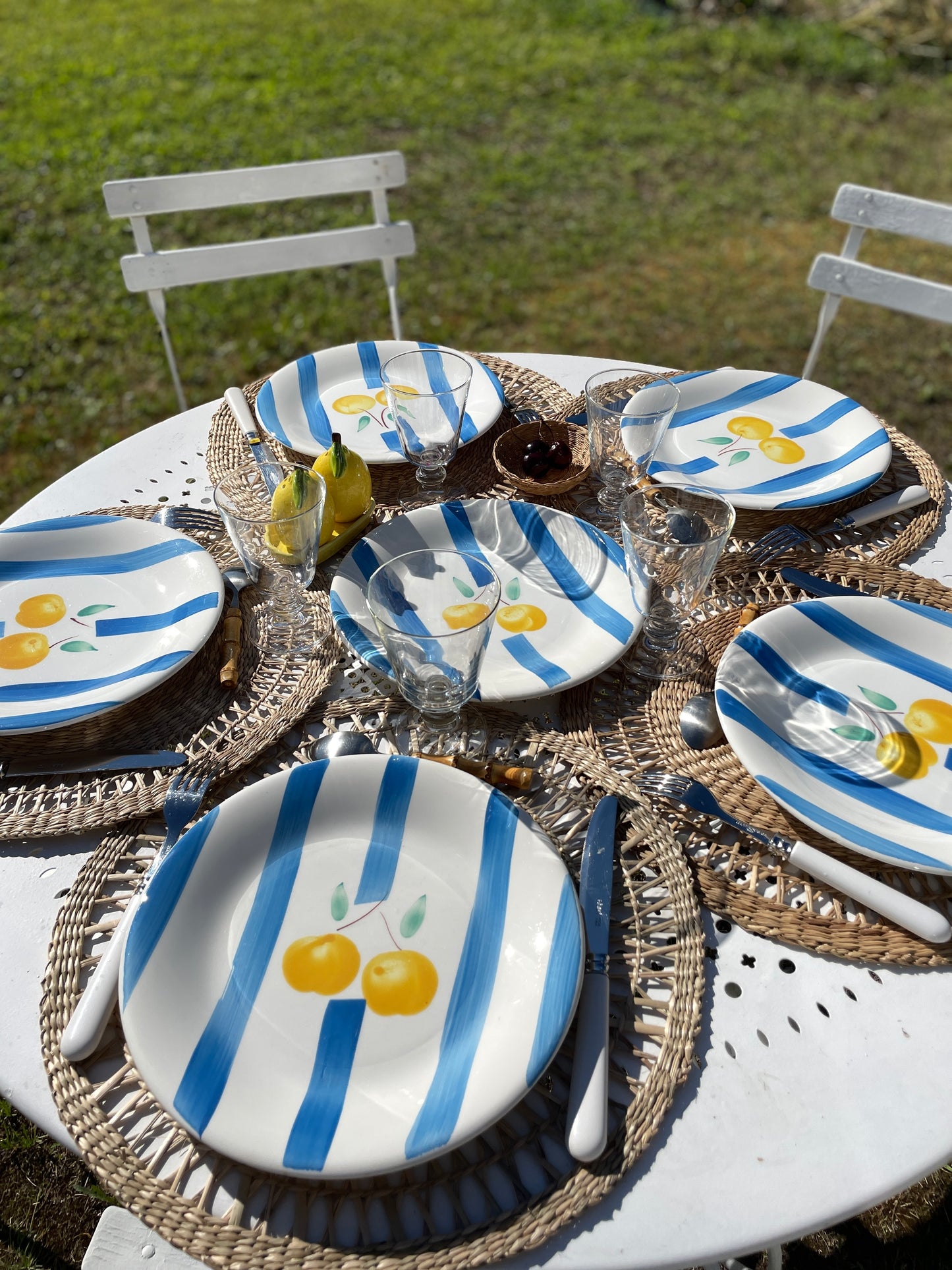 6 assiettes plates décor rayures et fruits Made in Italy