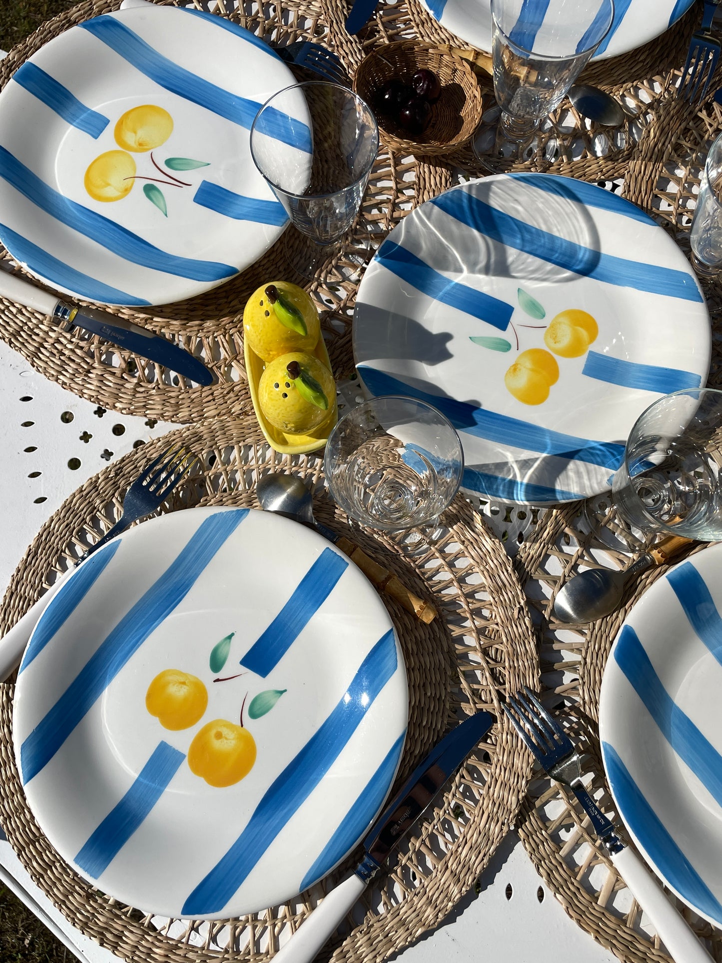 6 assiettes plates décor rayures et fruits Made in Italy