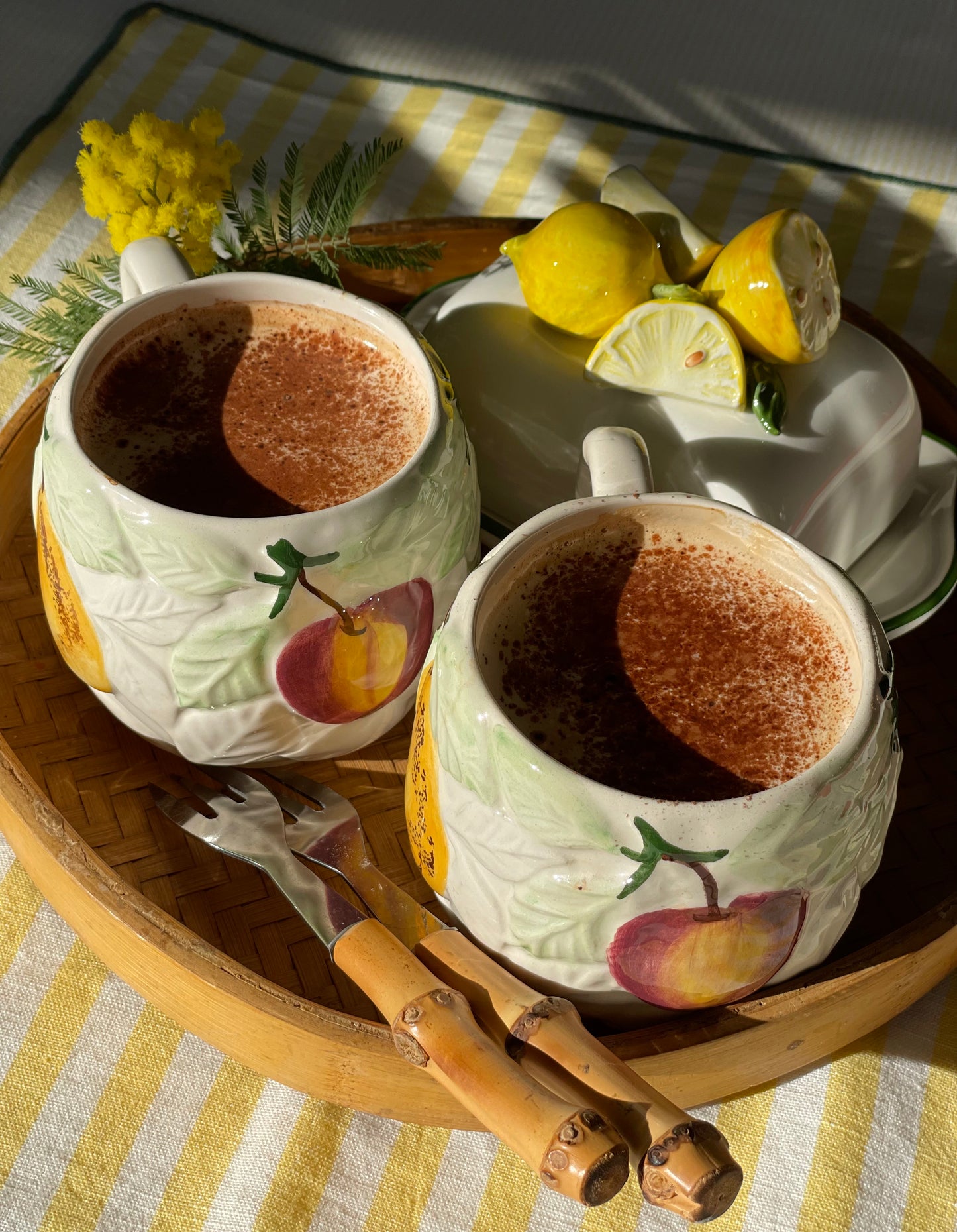 Tasses barbotine fruits