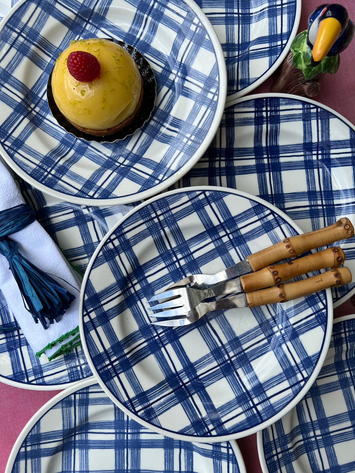 8 assiettes à dessert à carreaux bleus et blancs