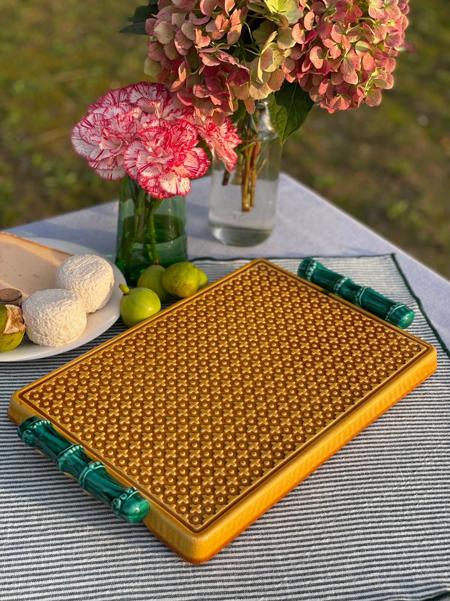 Plateau fromage décor cannage et bambou
