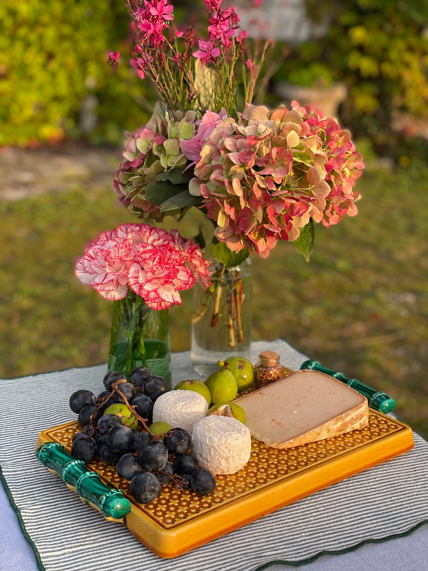 Plateau fromage décor cannage et bambou