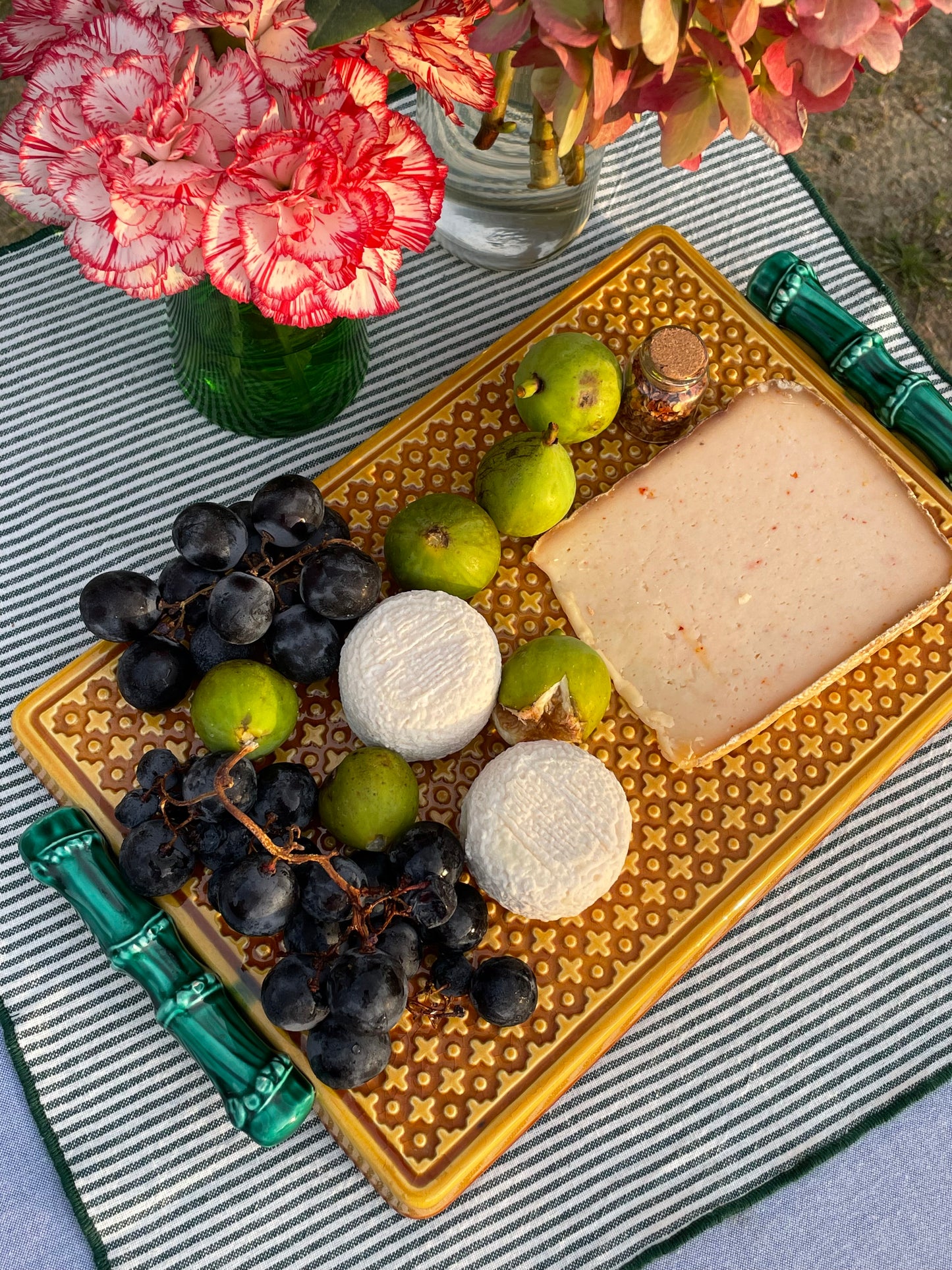 Plateau fromage décor cannage et bambou