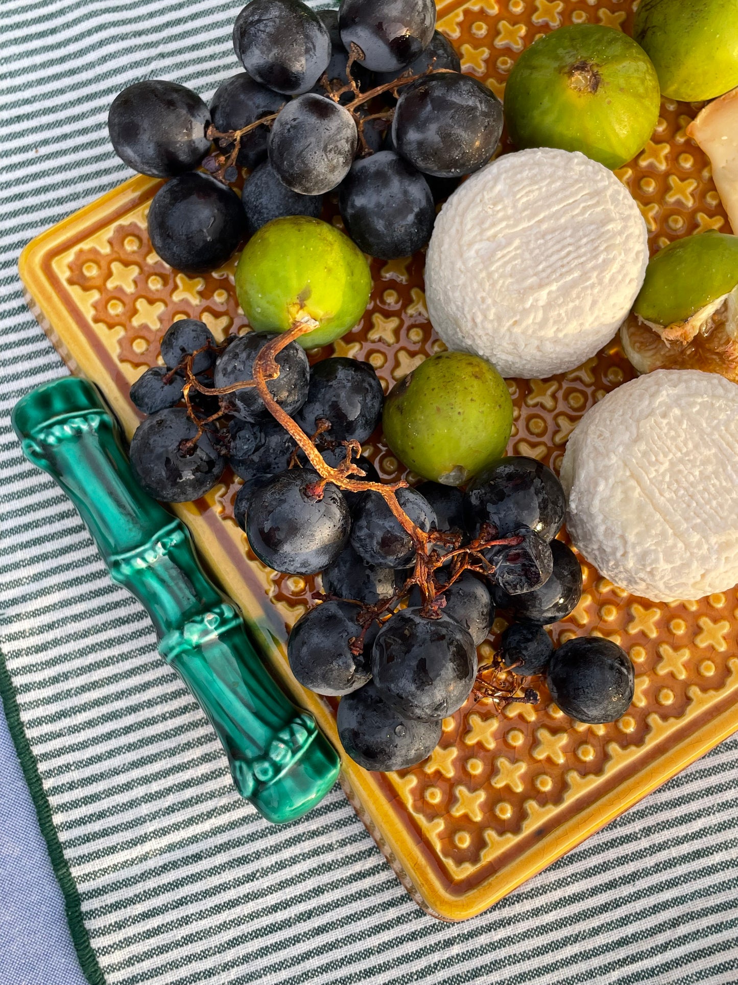 Plateau fromage décor cannage et bambou