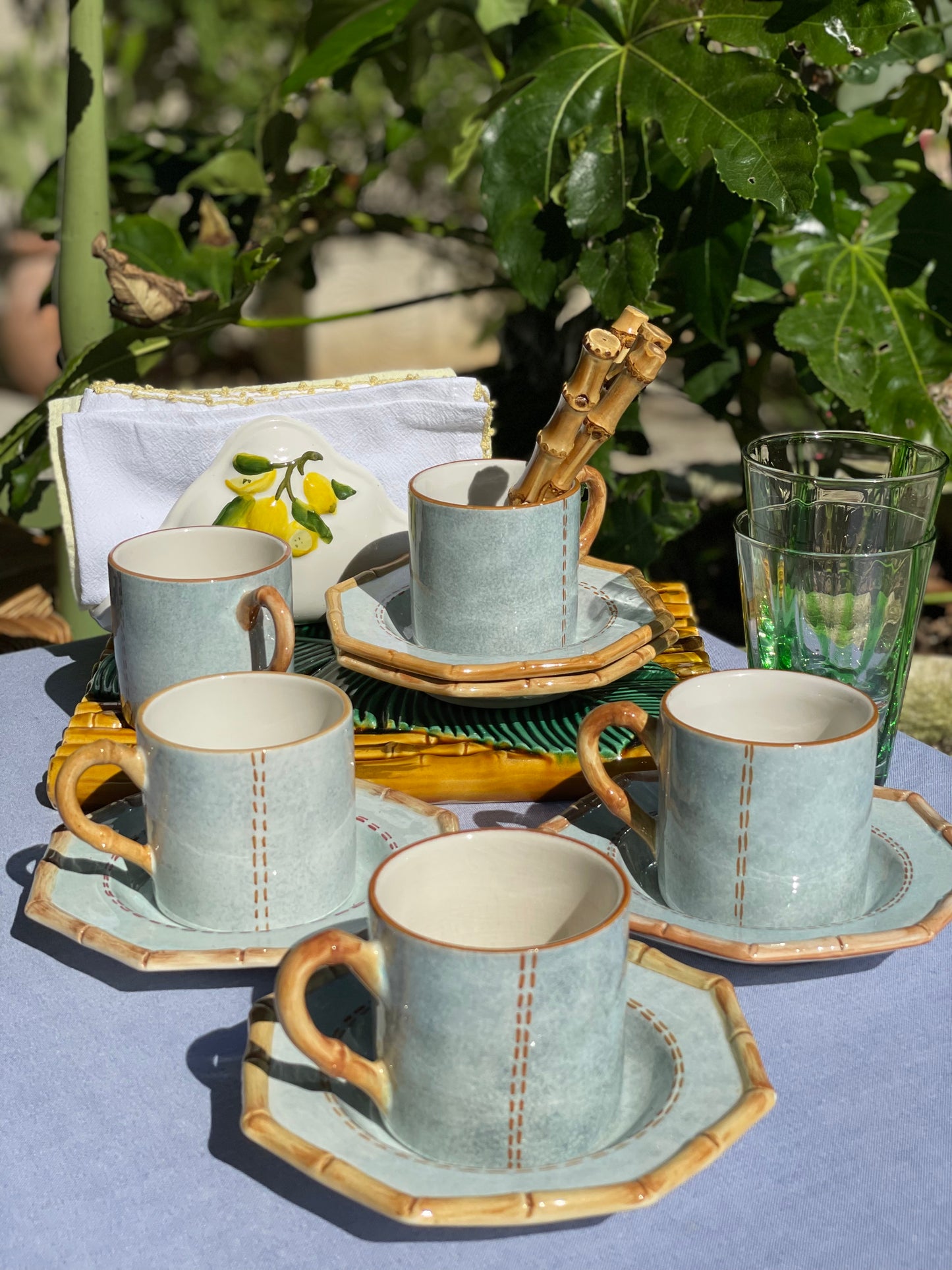 5 tasses et 5 sous-tasses bambou