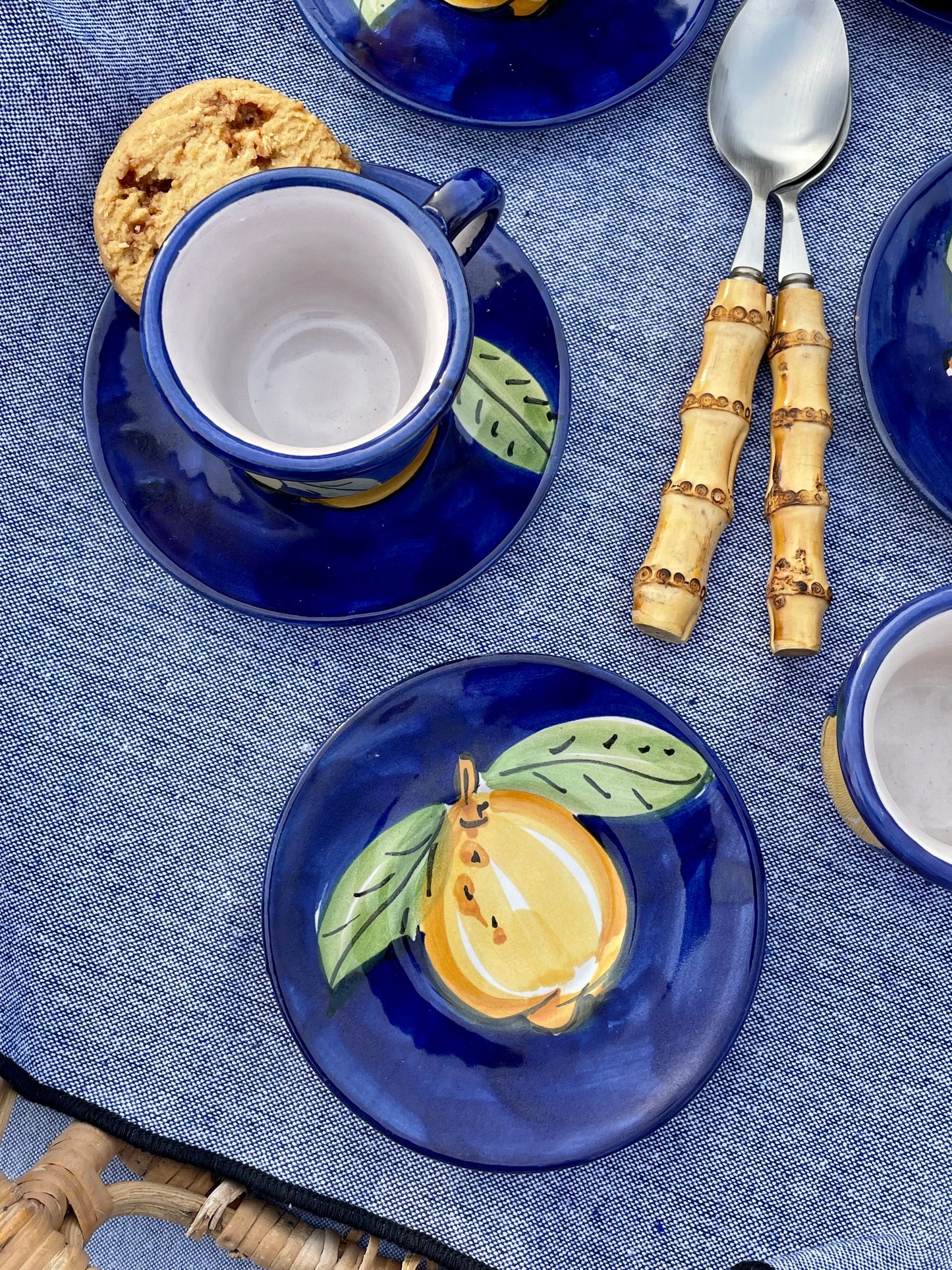 Ensemble 5 tasses à café, 6 sous tasses et 1 sucrier citrons