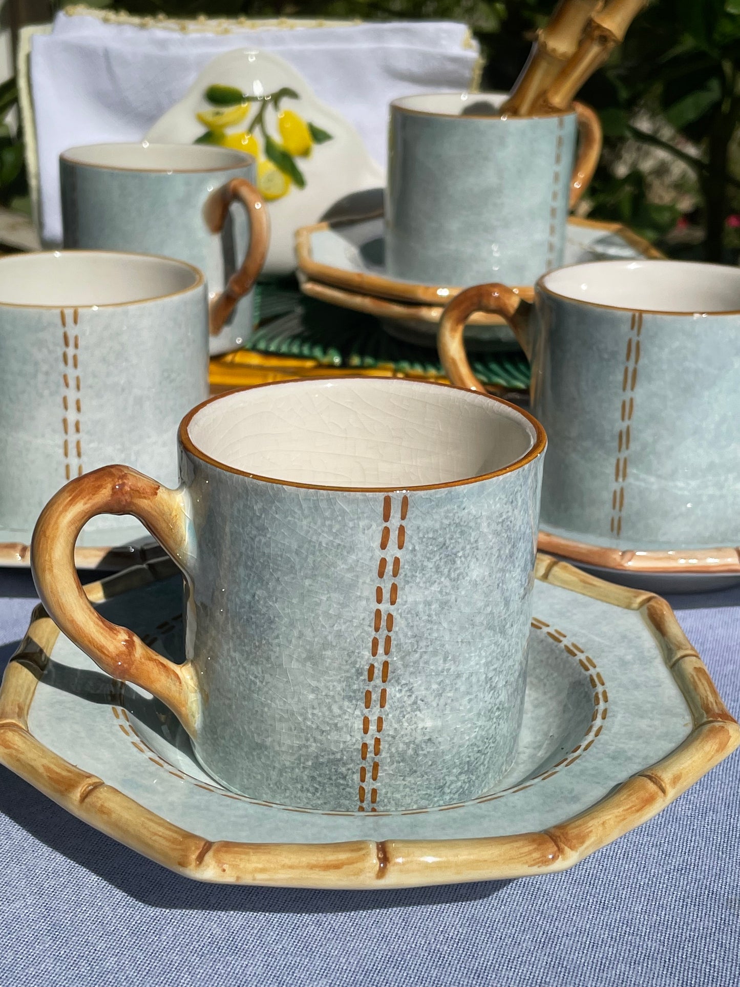 5 tasses et 5 sous-tasses bambou