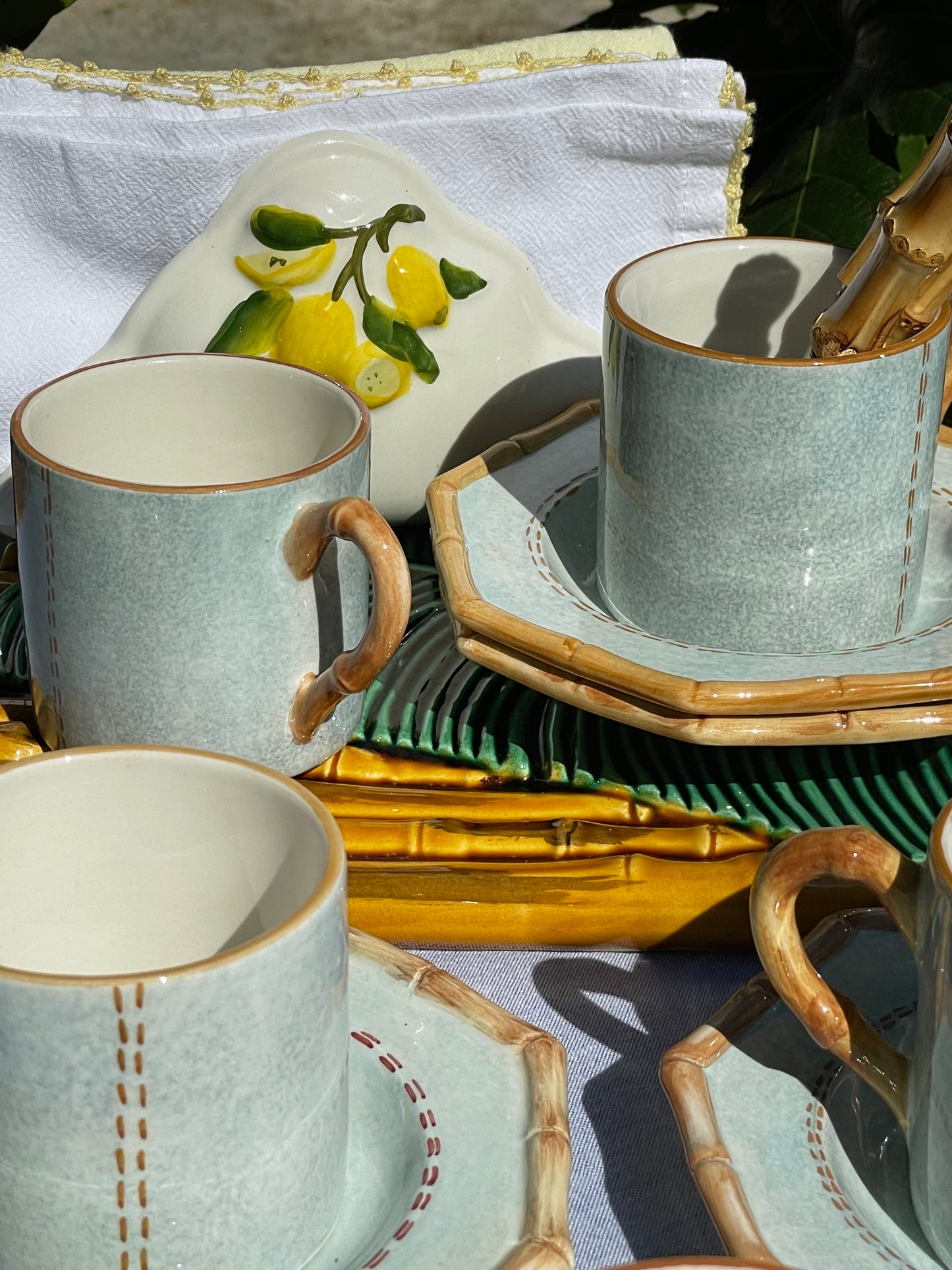 5 tasses et 5 sous-tasses bambou