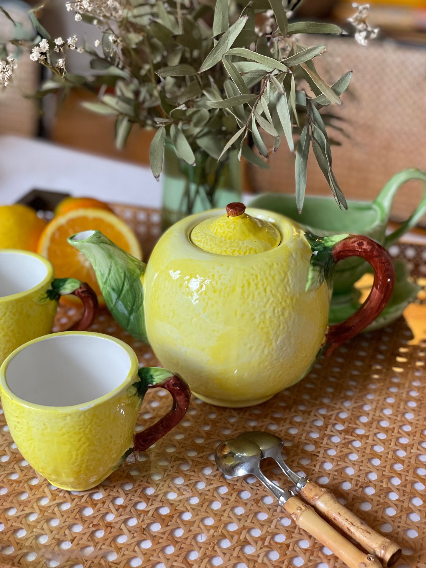 1 théière et 2 tasses citron